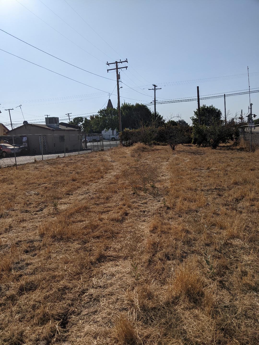 896 Farmersville Rd, Farmersville, CA 93223