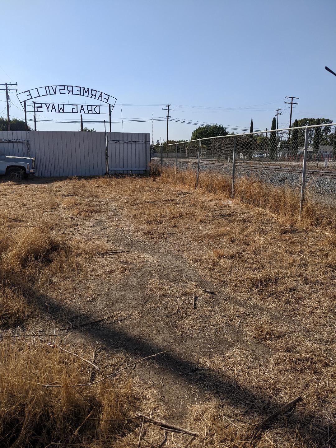 896 Farmersville Rd, Farmersville, CA 93223