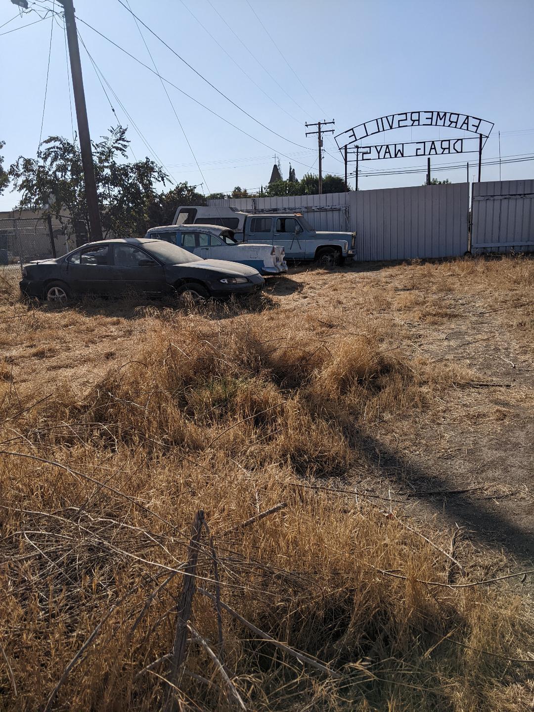 896 Farmersville Rd, Farmersville, CA 93223