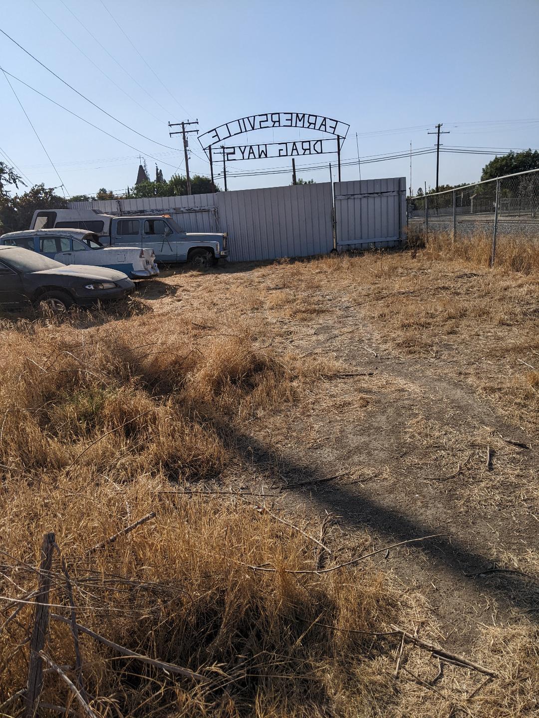 896 Farmersville Rd, Farmersville, CA 93223