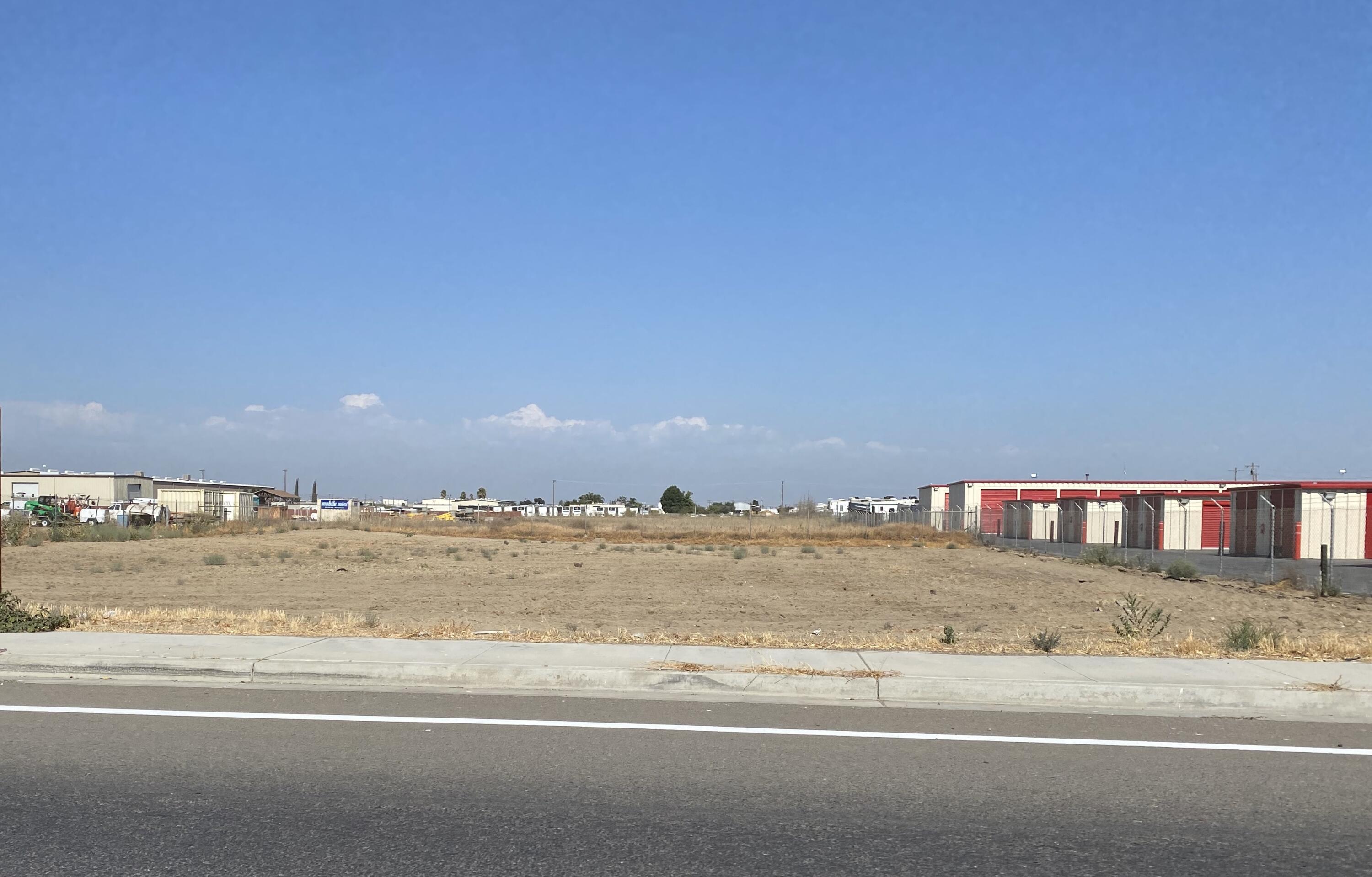 1152 N Plaza Dr, Visalia, CA 93291