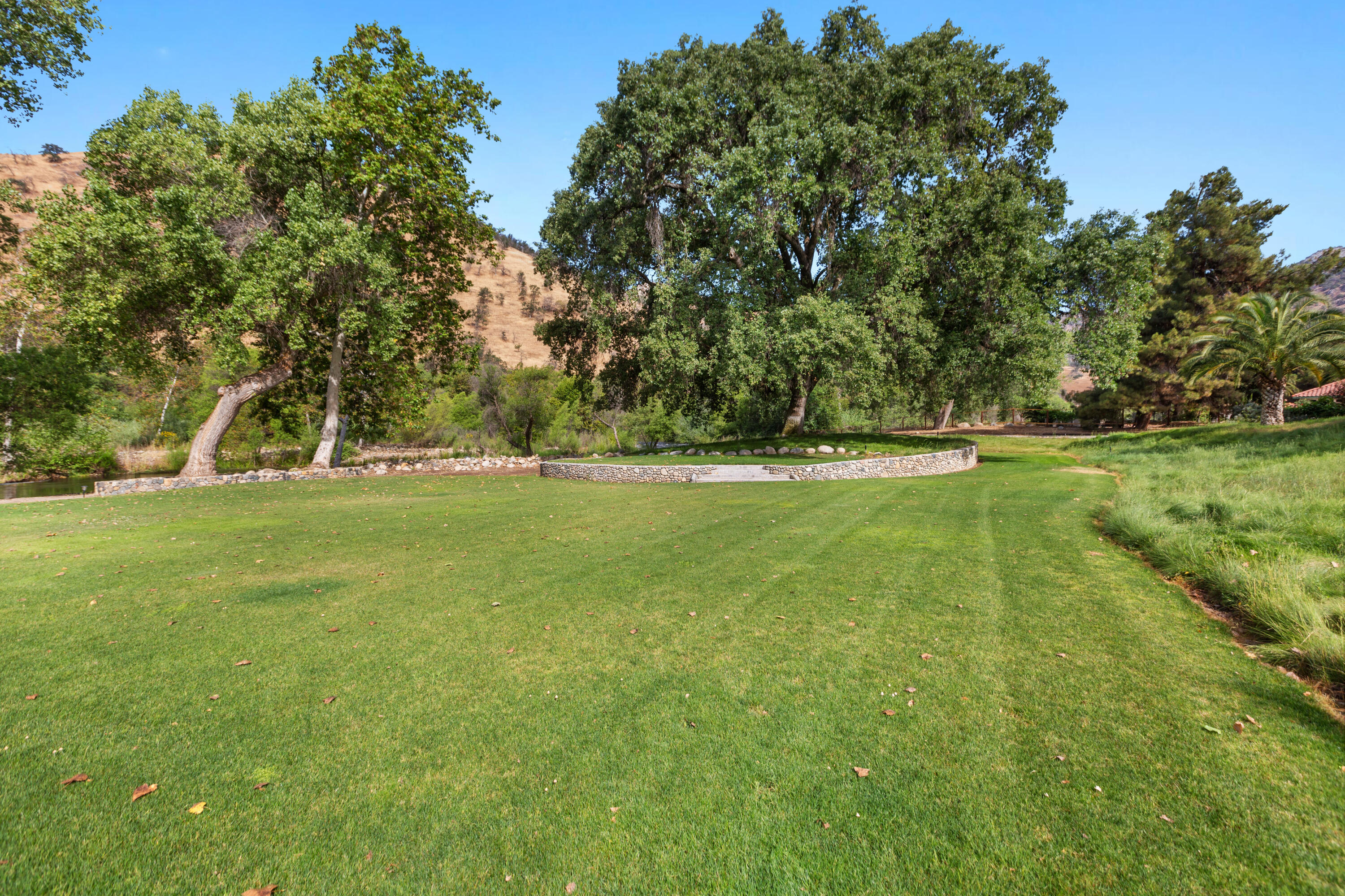 40863 Sierra Dr #D, Three Rivers, CA 93271