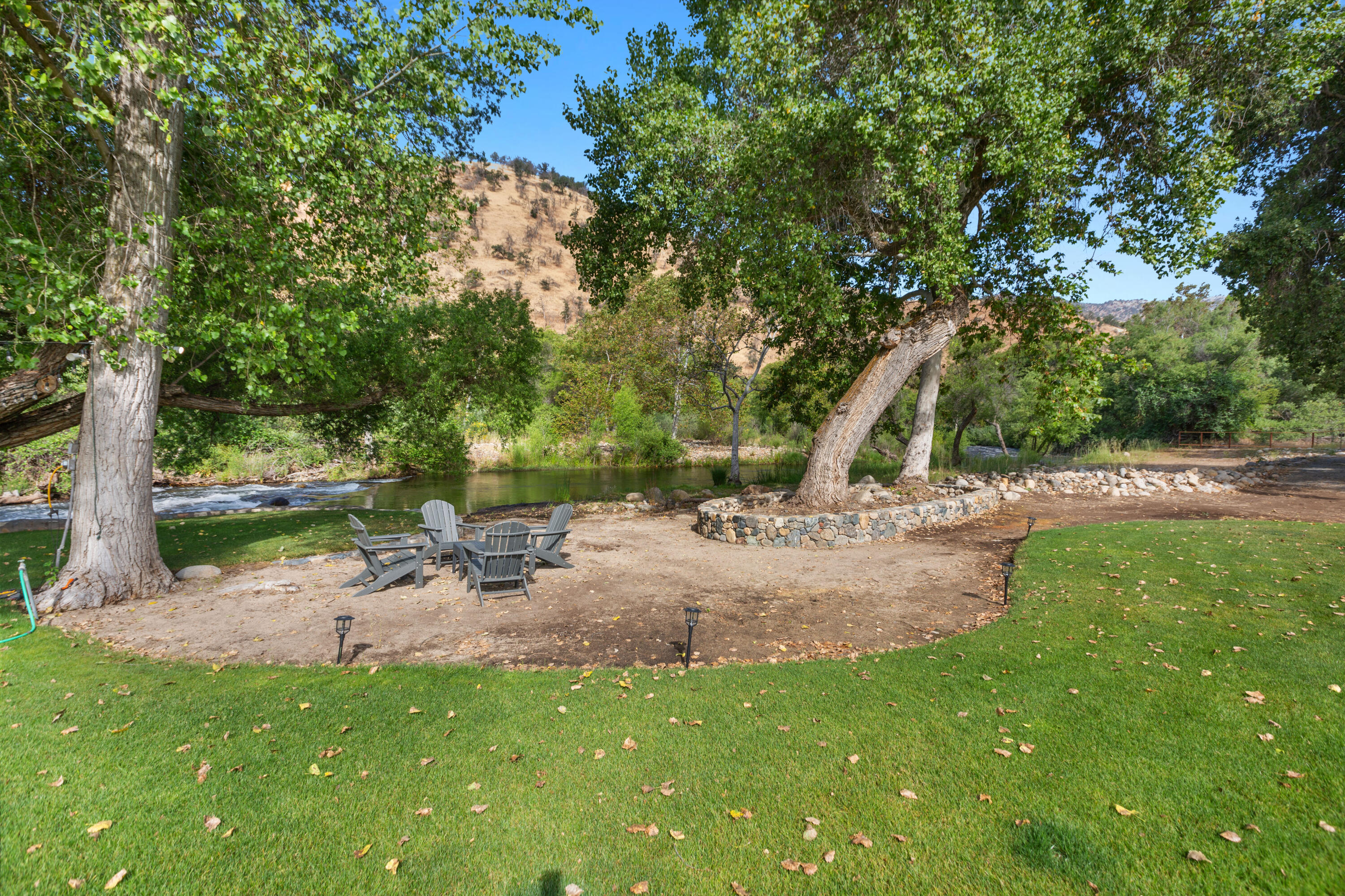 40863 Sierra Dr #D, Three Rivers, CA 93271