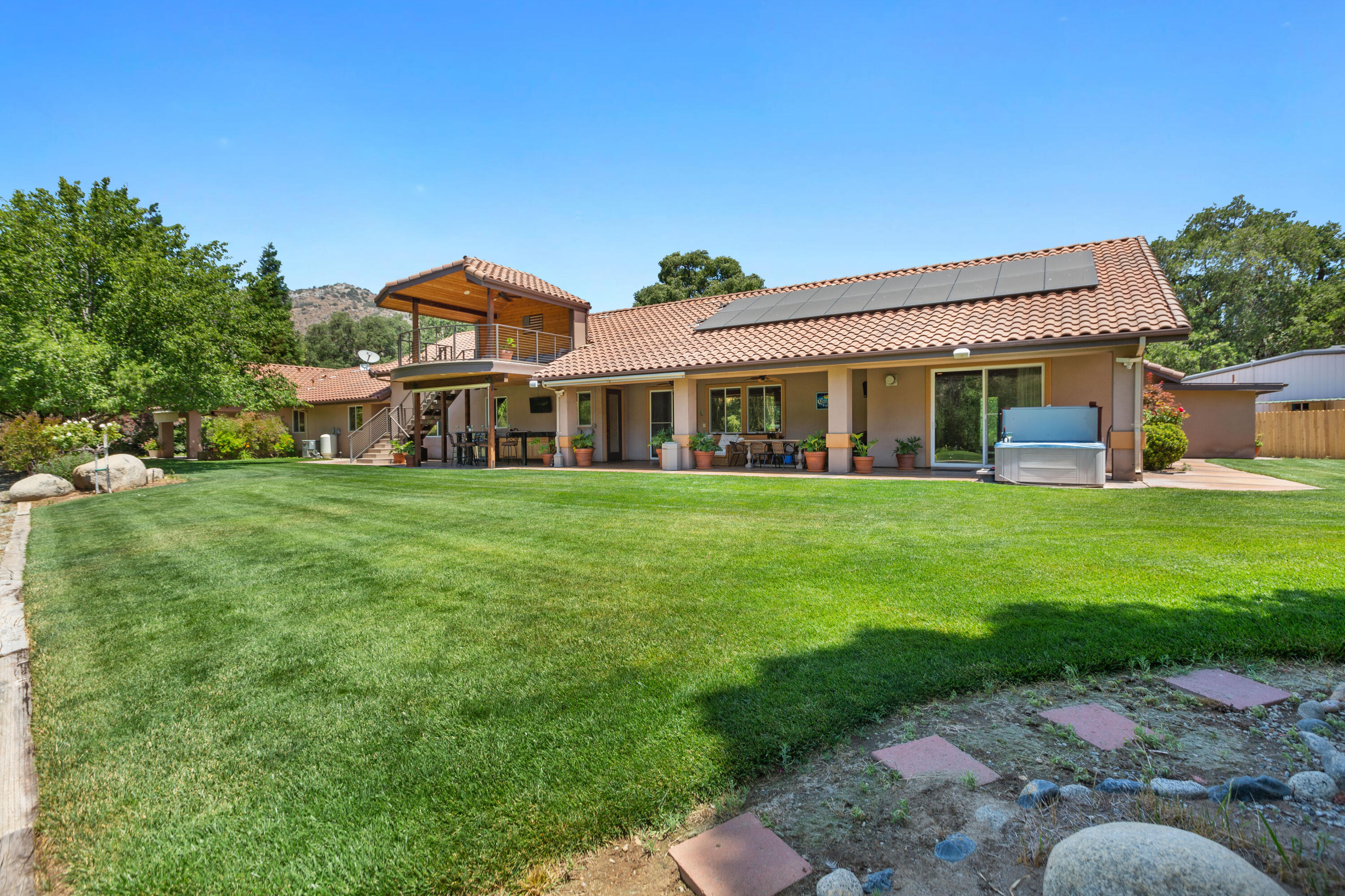 40863 Sierra Dr #D, Three Rivers, CA 93271