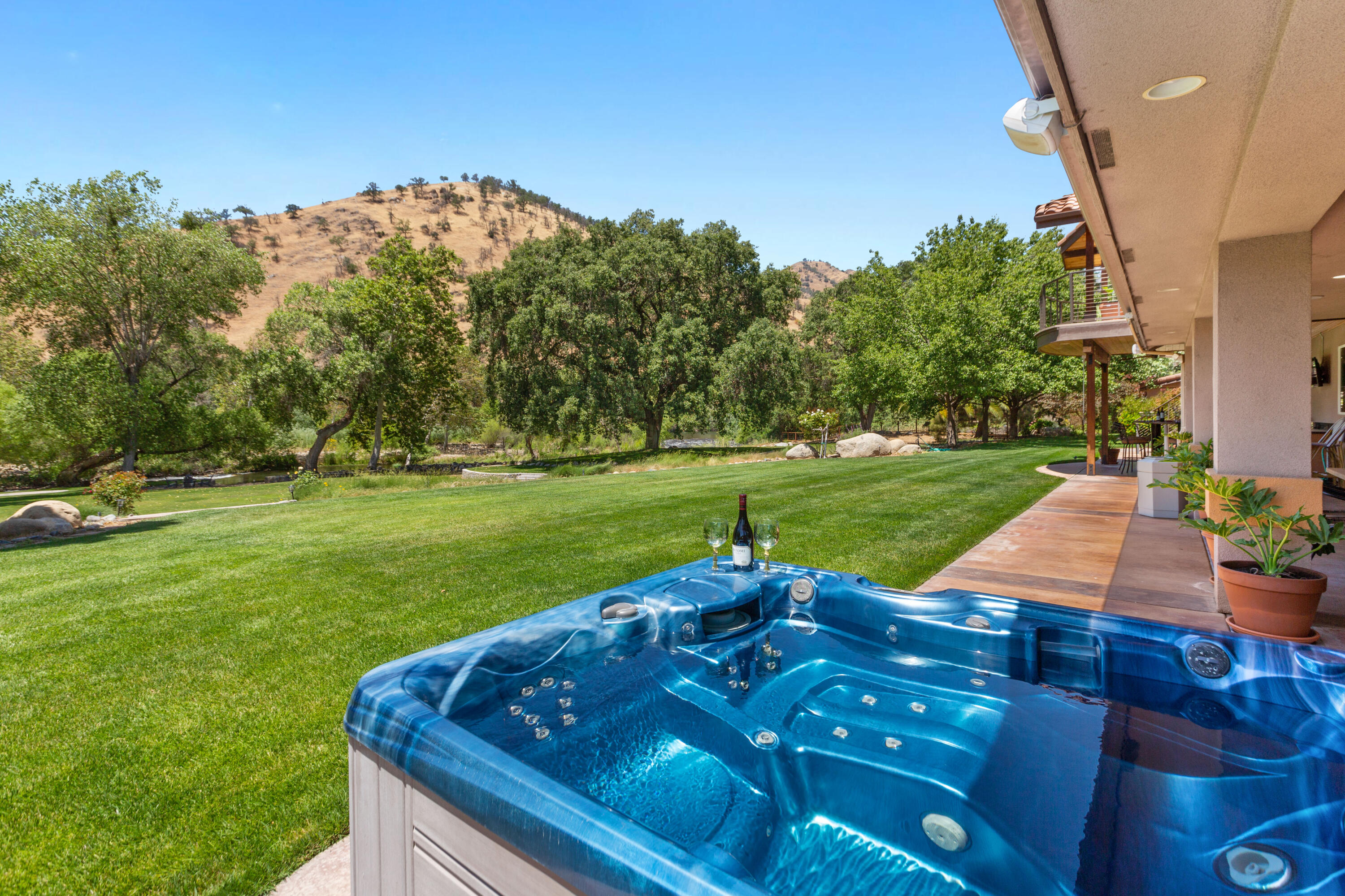 40863 Sierra Dr #D, Three Rivers, CA 93271