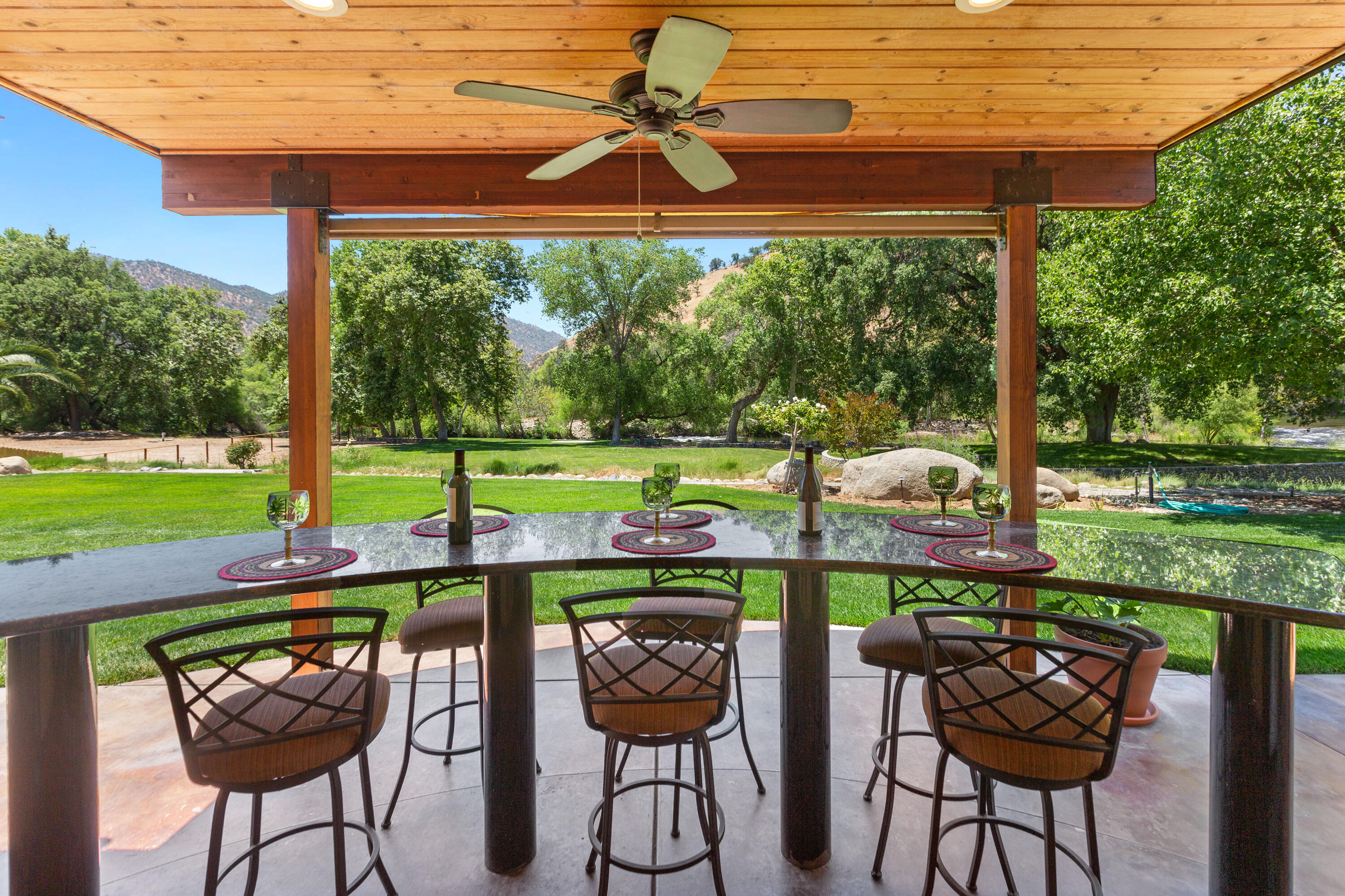 40863 Sierra Dr #D, Three Rivers, CA 93271