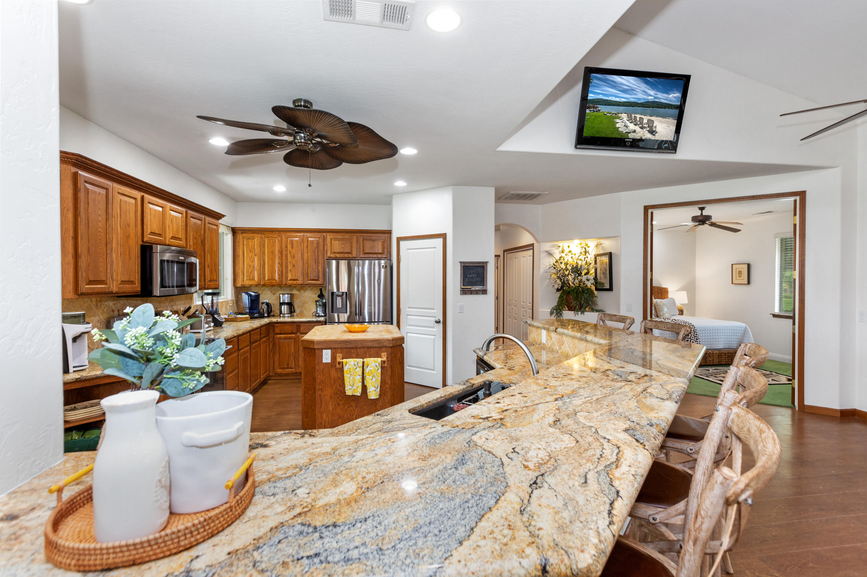 40863 Sierra Dr #D, Three Rivers, CA 93271