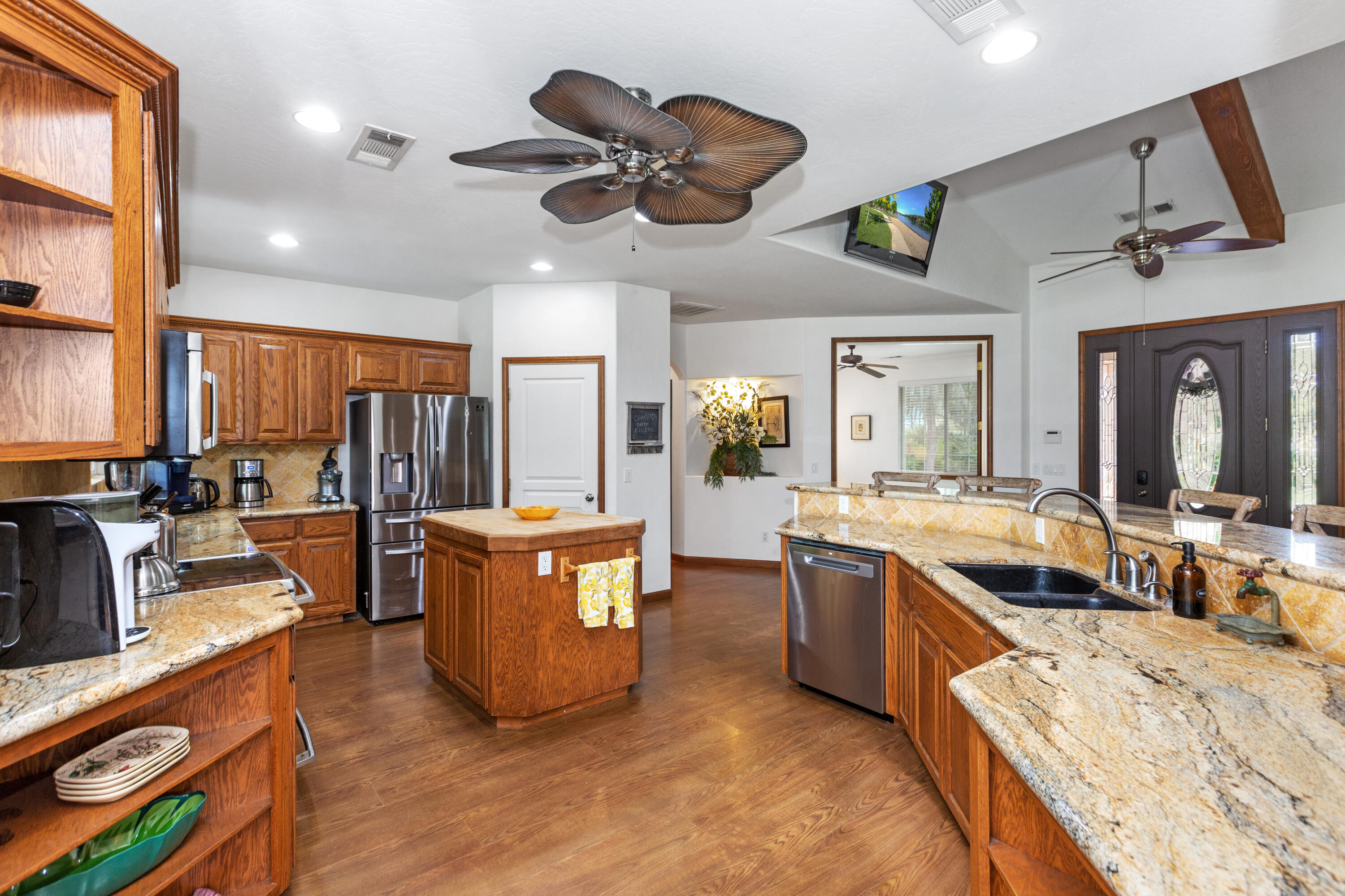 40863 Sierra Dr #D, Three Rivers, CA 93271