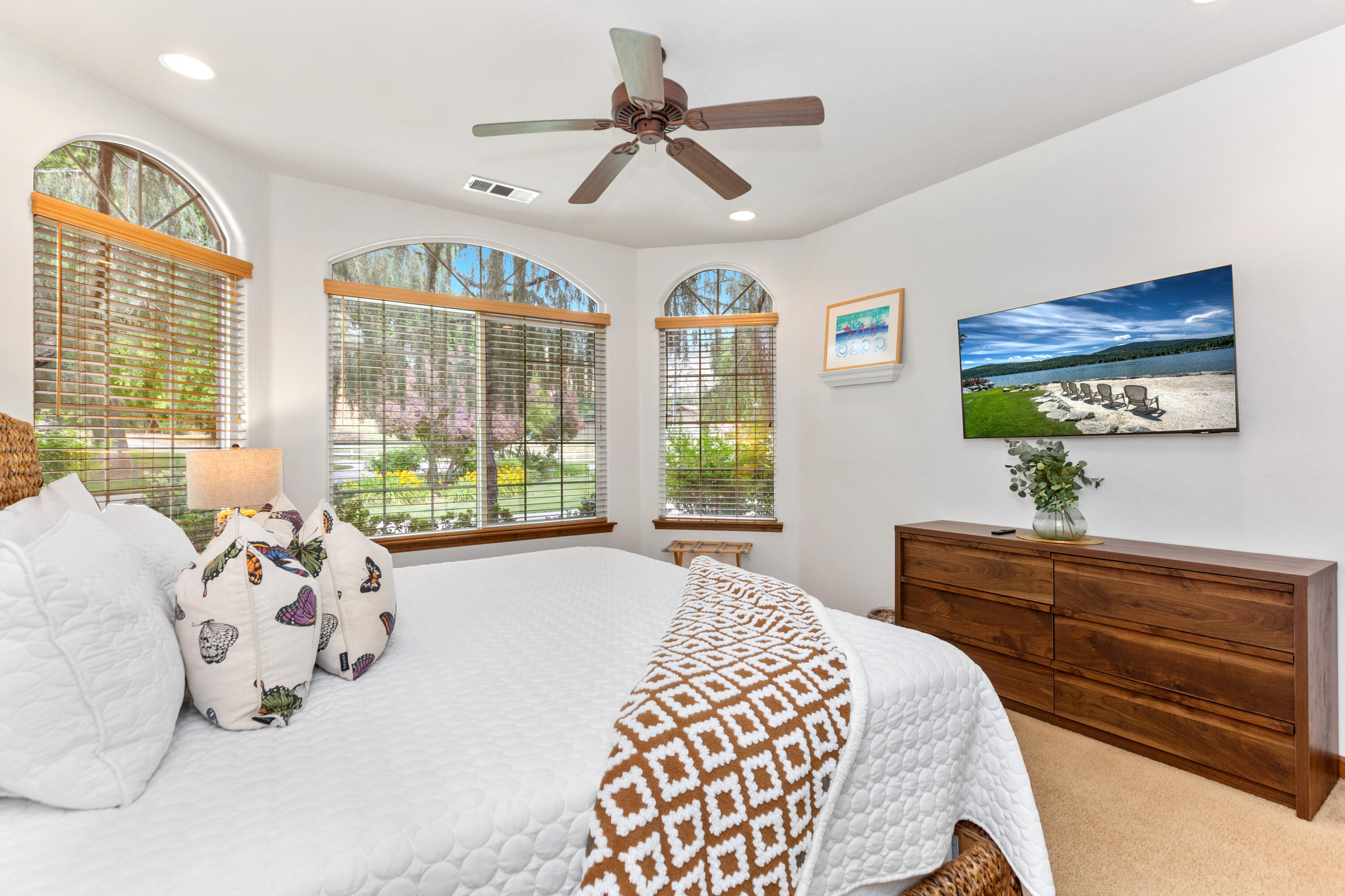 40863 Sierra Dr #D, Three Rivers, CA 93271