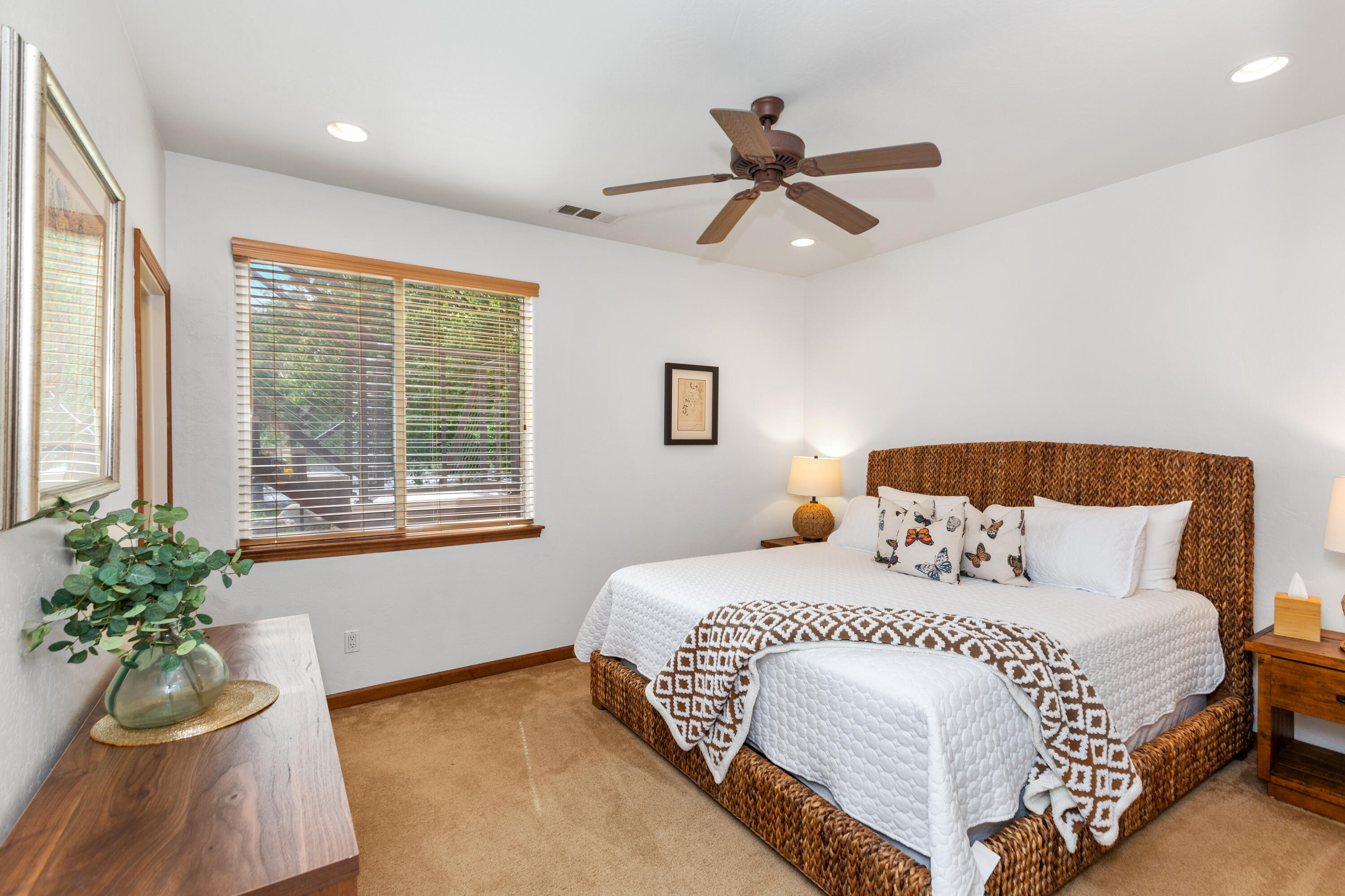 40863 Sierra Dr #D, Three Rivers, CA 93271