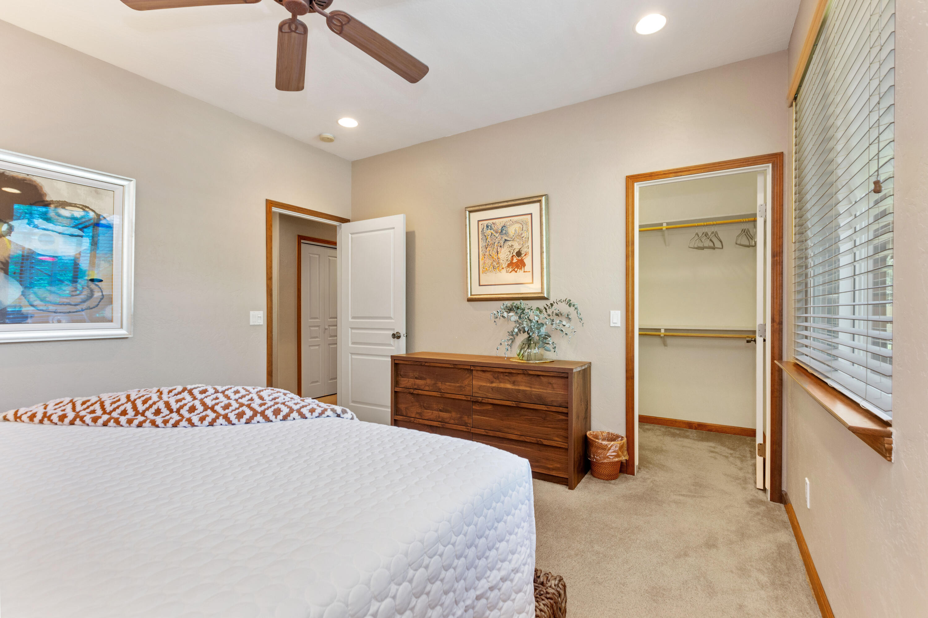 40863 Sierra Dr #D, Three Rivers, CA 93271