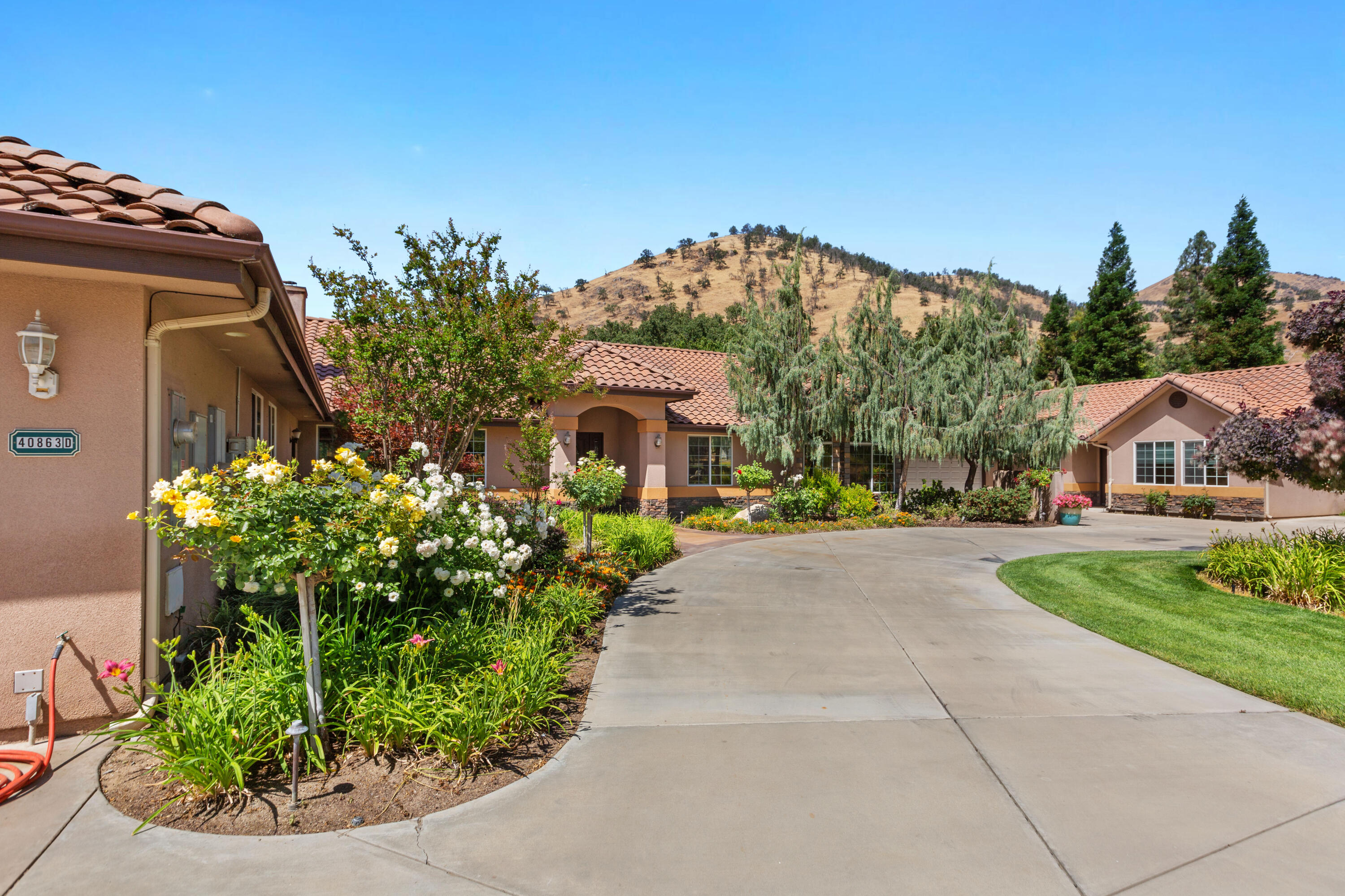 40863 Sierra Dr #D, Three Rivers, CA 93271