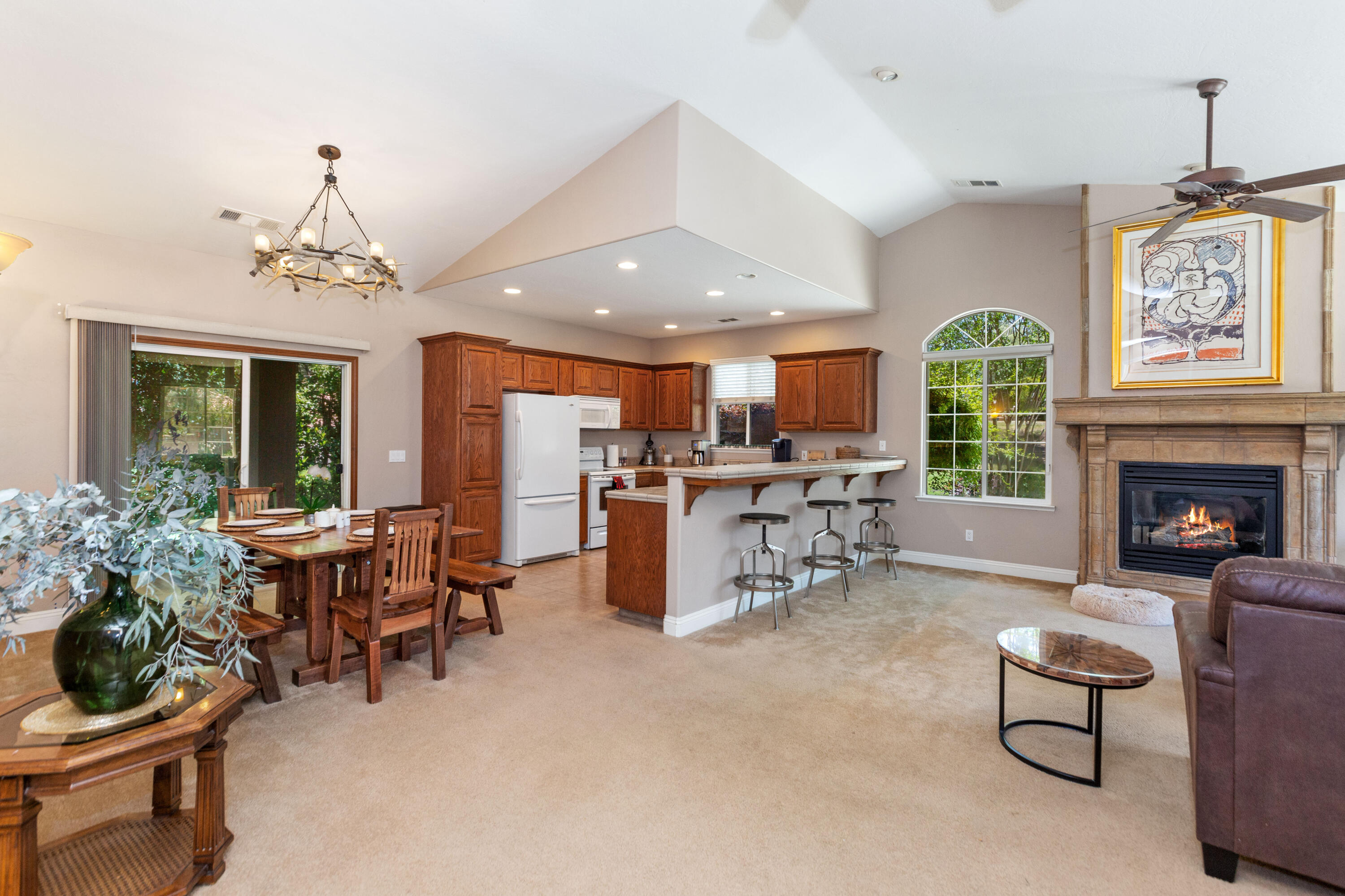 40863 Sierra Dr #D, Three Rivers, CA 93271