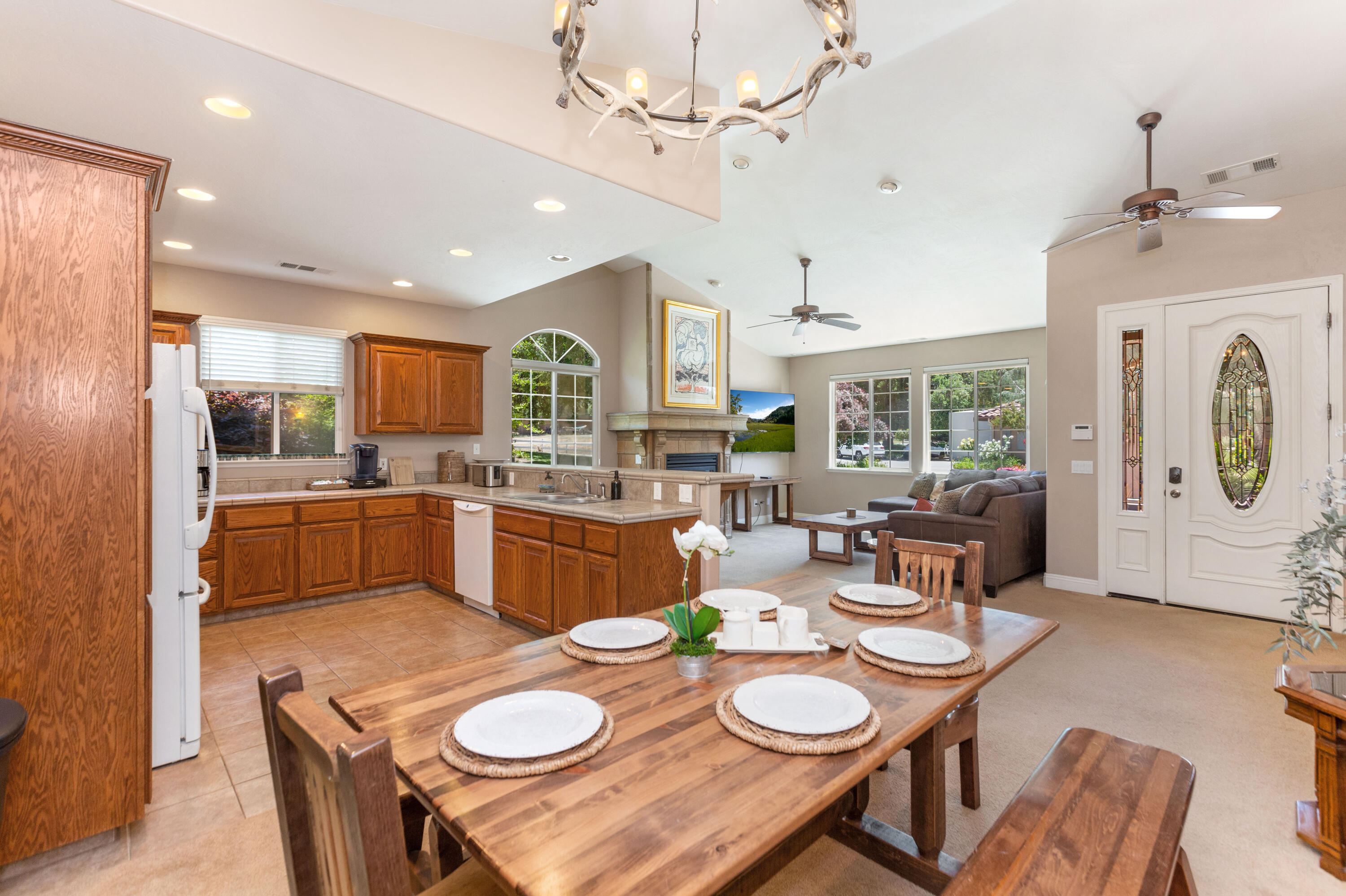 40863 Sierra Dr #D, Three Rivers, CA 93271