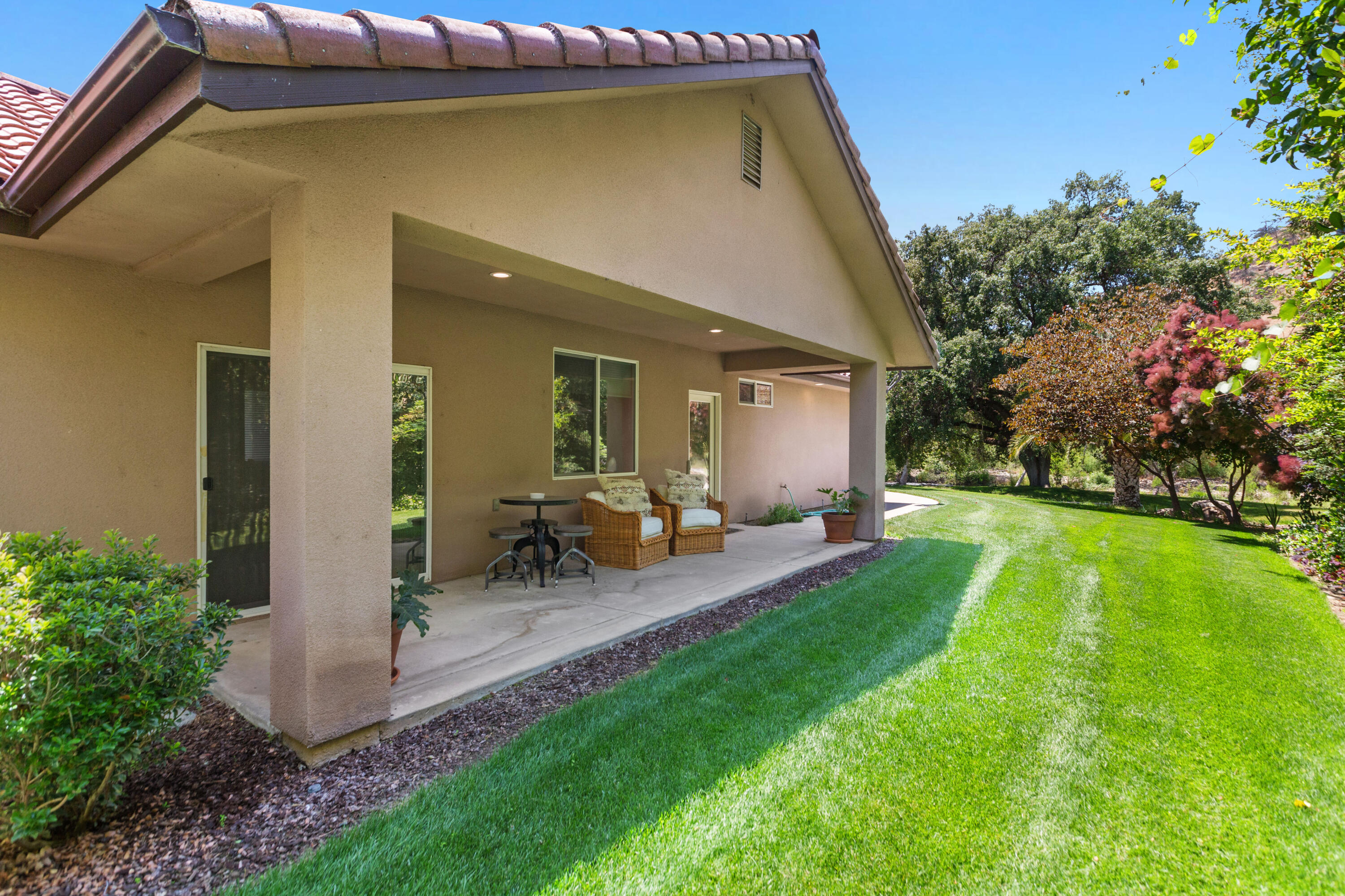 40863 Sierra Dr #D, Three Rivers, CA 93271