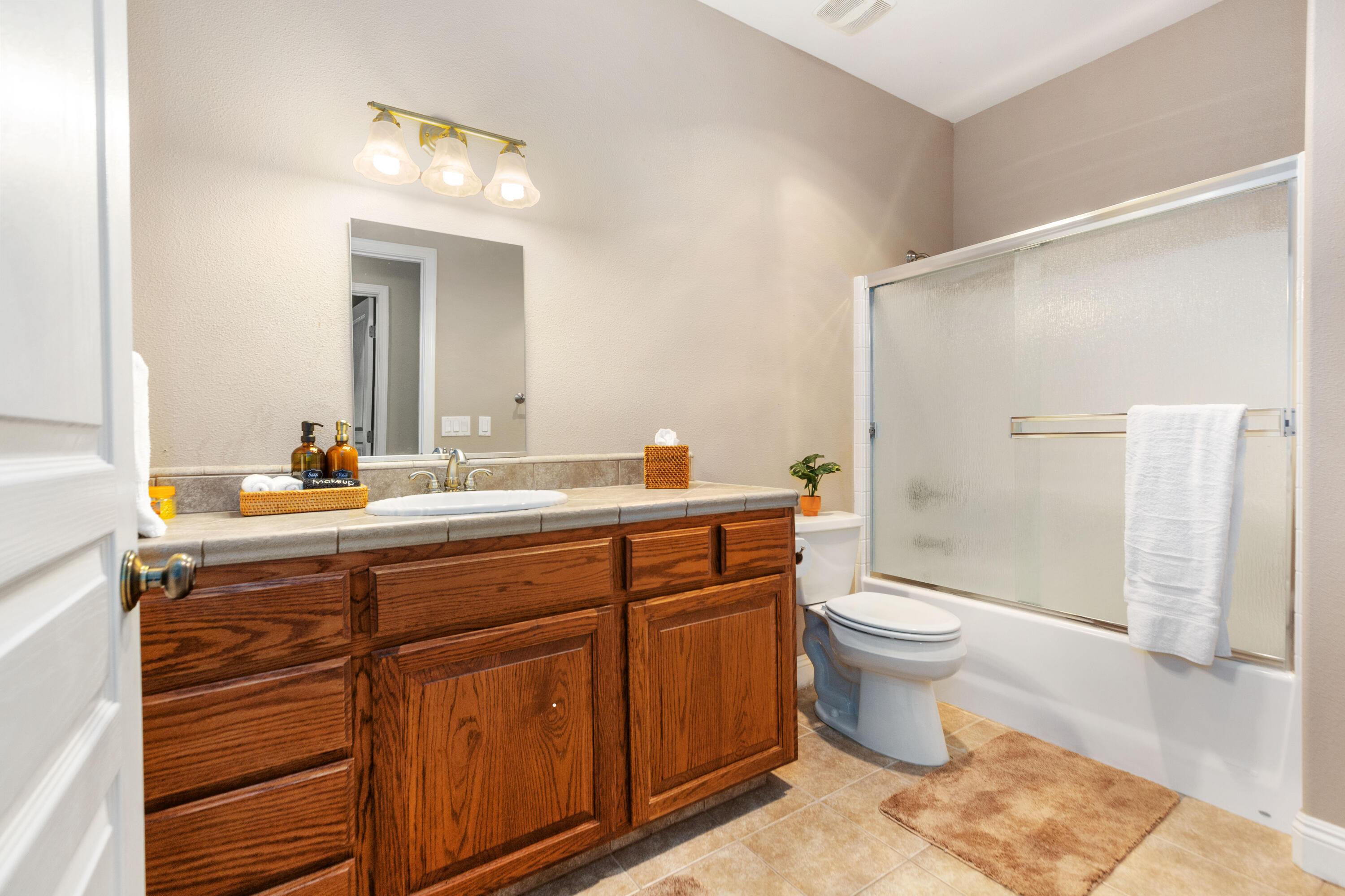 40863 Sierra Dr #D, Three Rivers, CA 93271