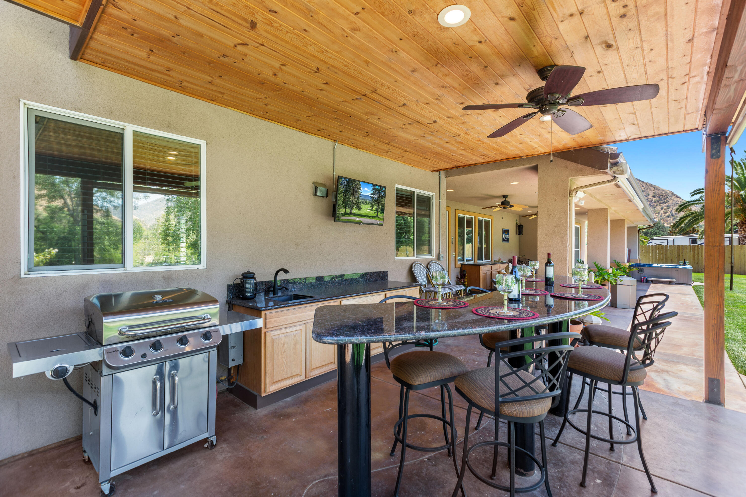 40863 Sierra Dr #D, Three Rivers, CA 93271