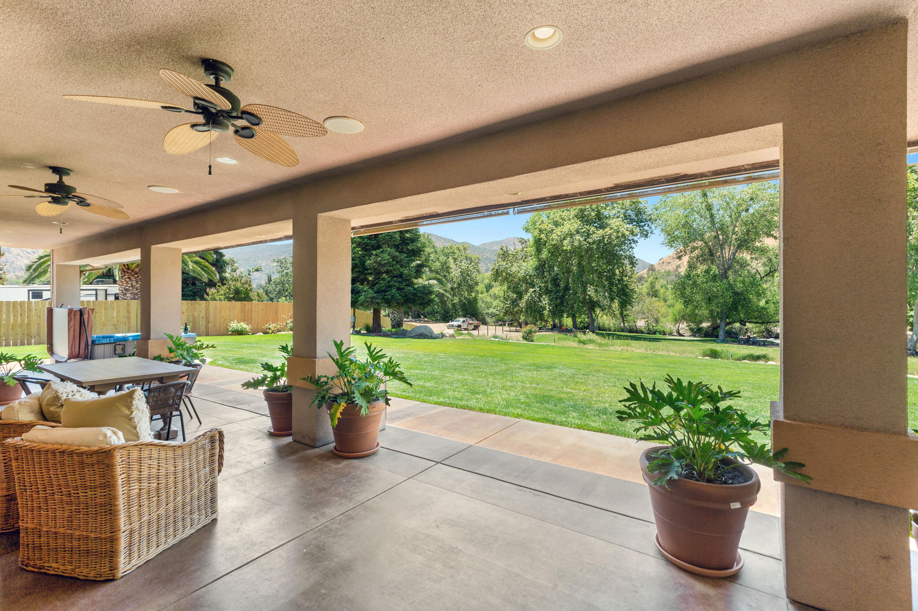 40863 Sierra Dr #D, Three Rivers, CA 93271