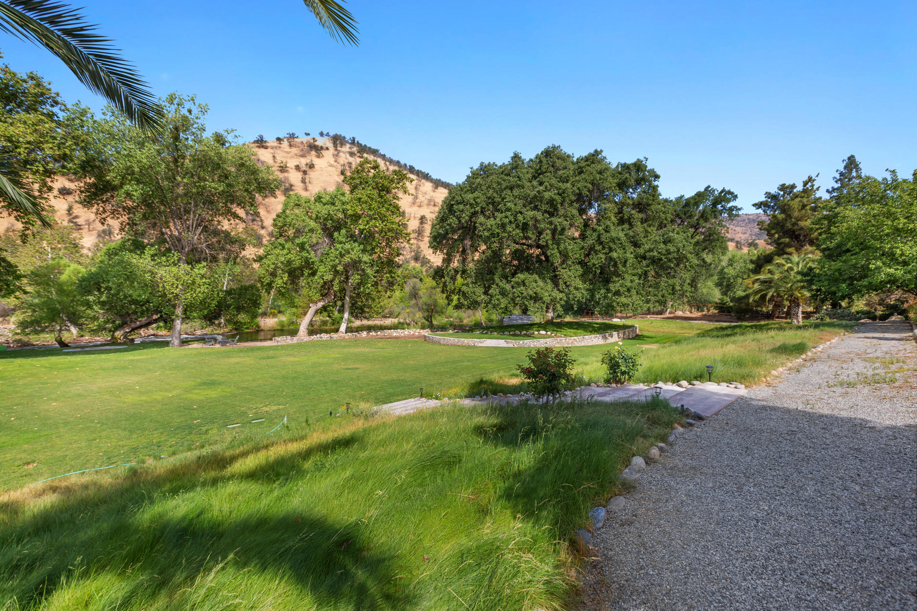 40863 Sierra Dr #D, Three Rivers, CA 93271