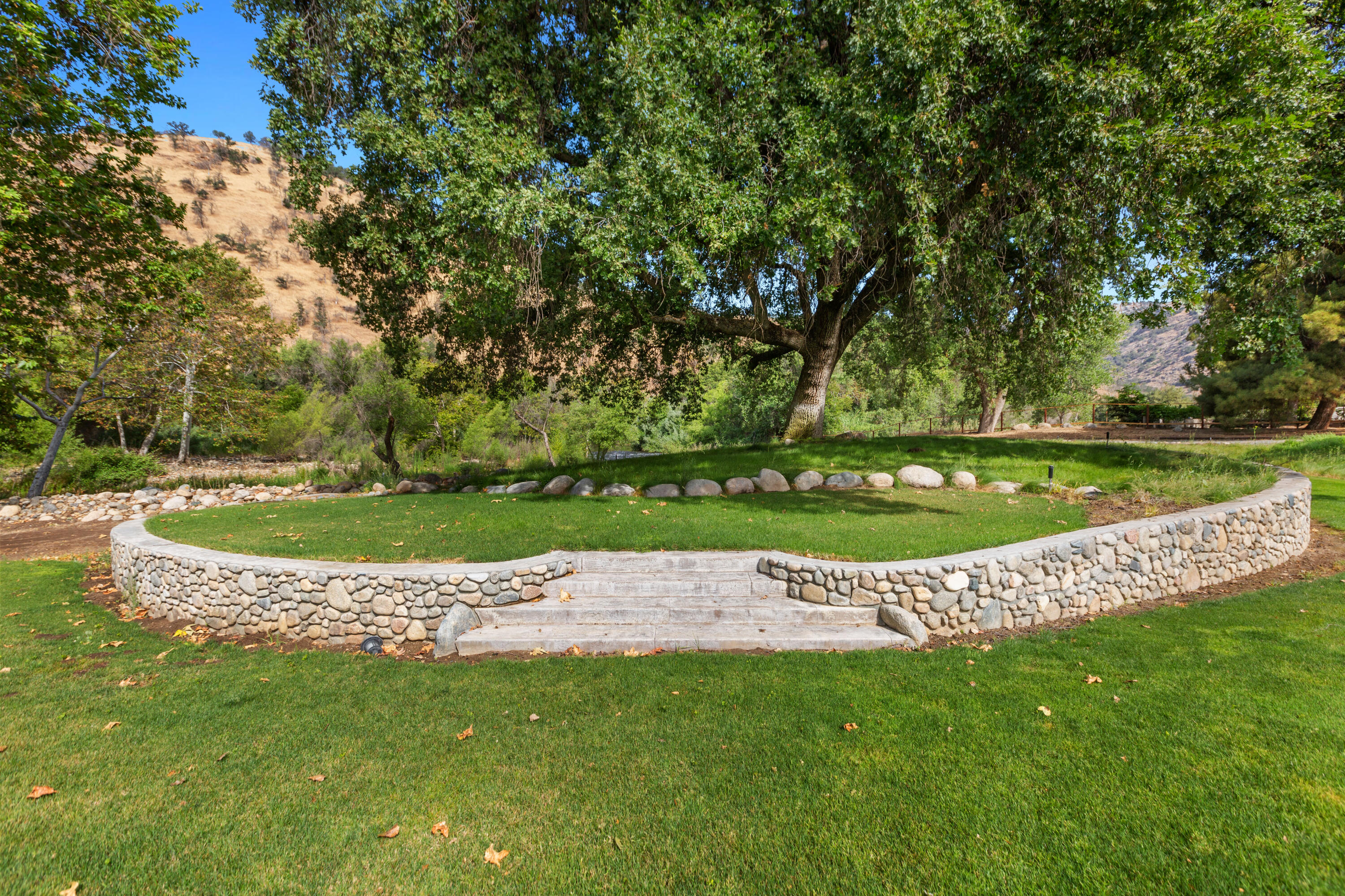 40863 Sierra Dr #D, Three Rivers, CA 93271