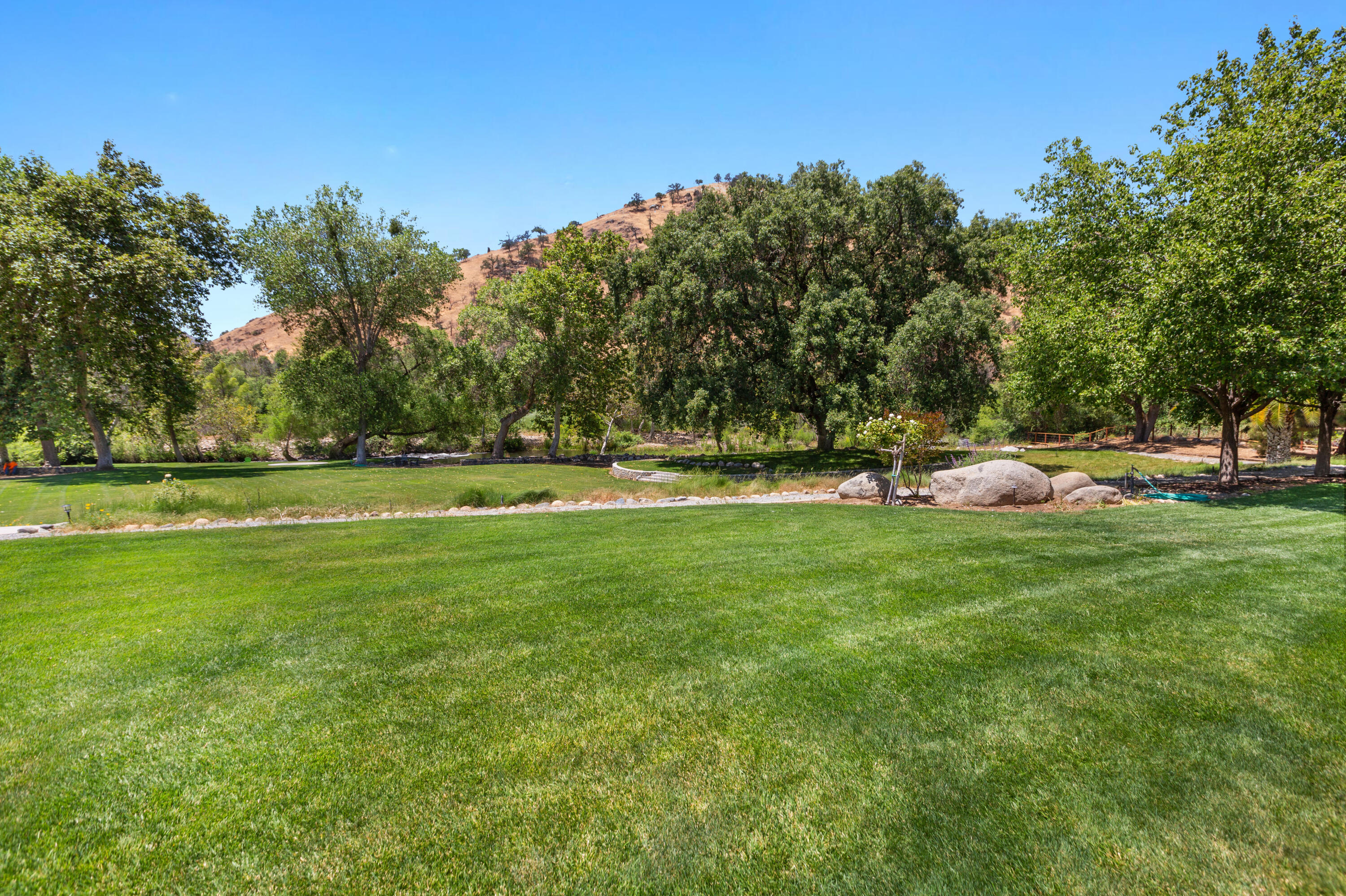 40863 Sierra Dr #D, Three Rivers, CA 93271