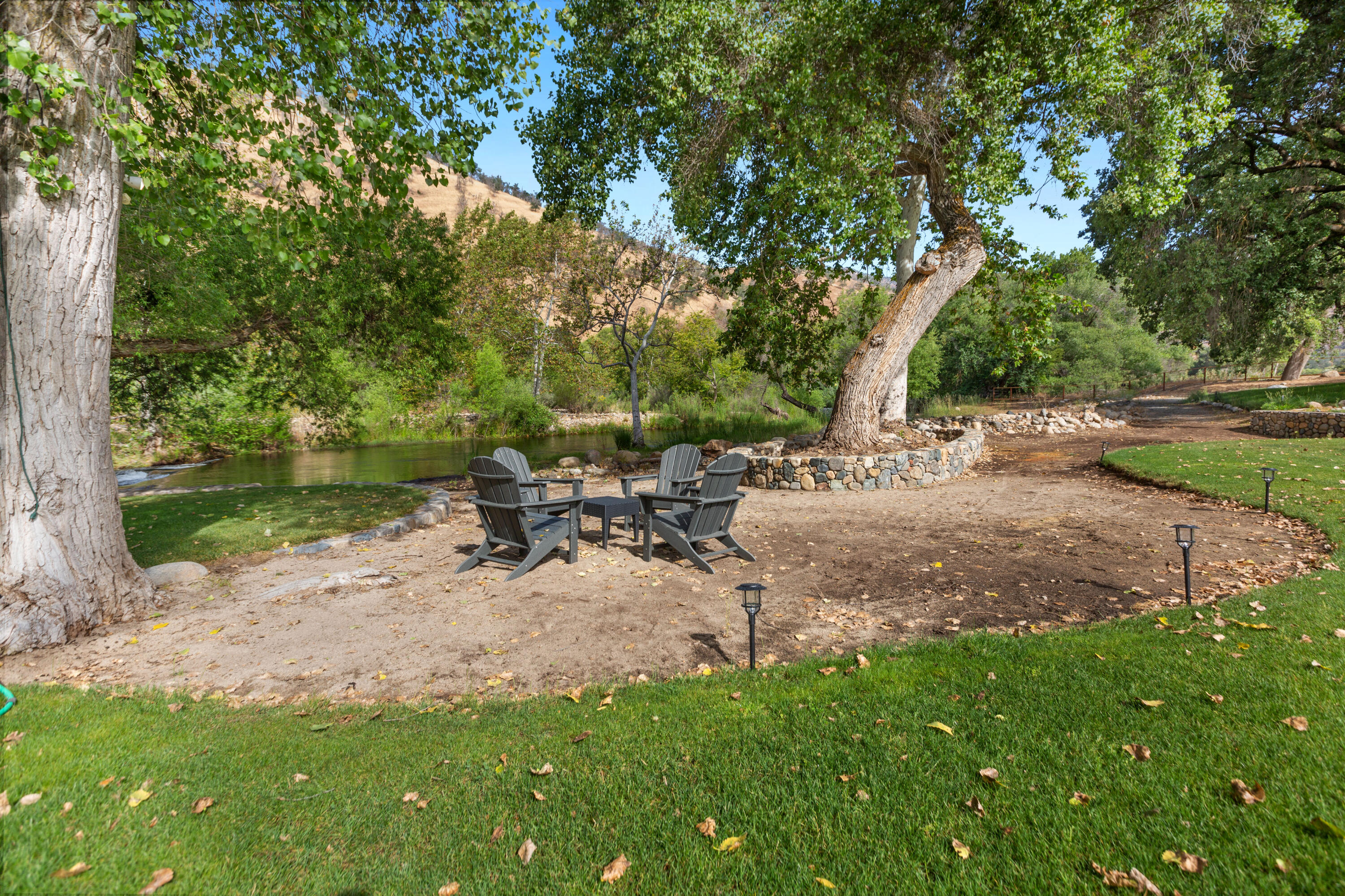 40863 Sierra Dr #D, Three Rivers, CA 93271