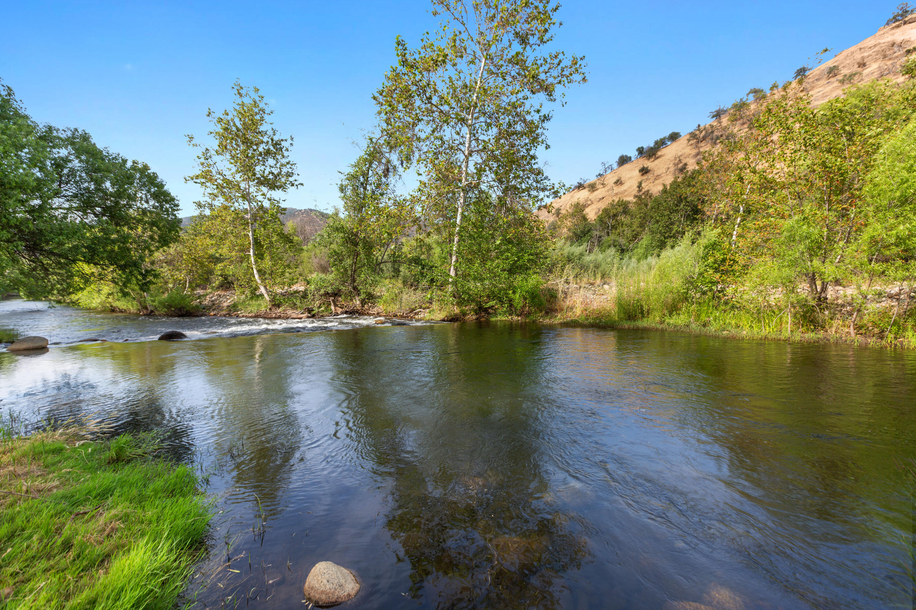 40863 Sierra Dr #D, Three Rivers, CA 93271