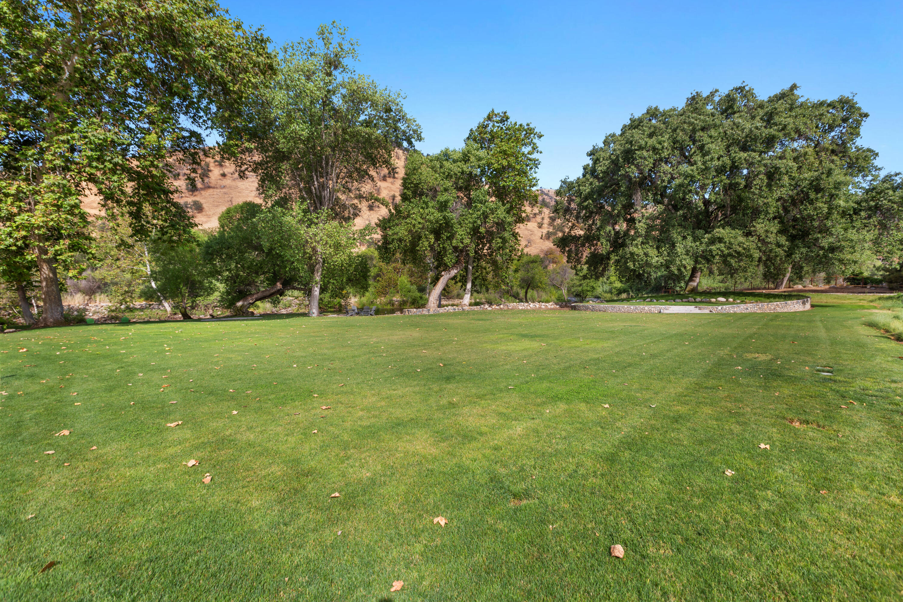 40863 Sierra Dr #D, Three Rivers, CA 93271