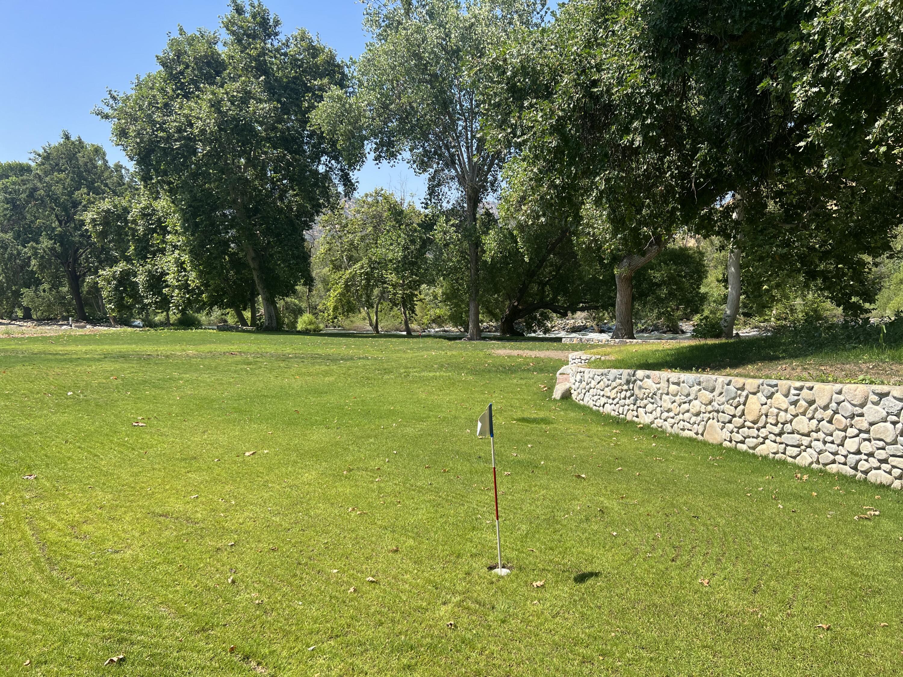 40863 Sierra Dr #D, Three Rivers, CA 93271