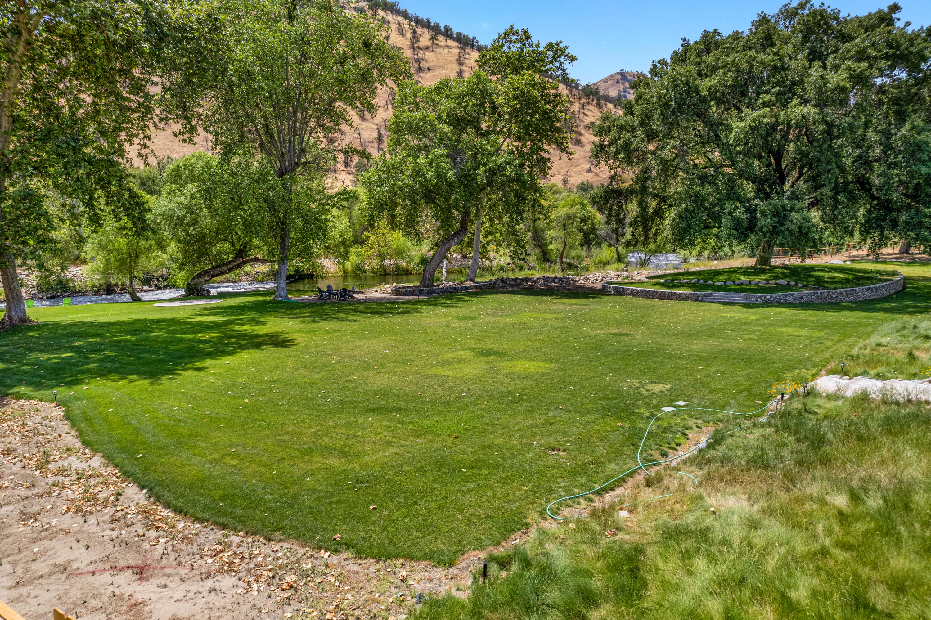 40863 Sierra Dr #D, Three Rivers, CA 93271