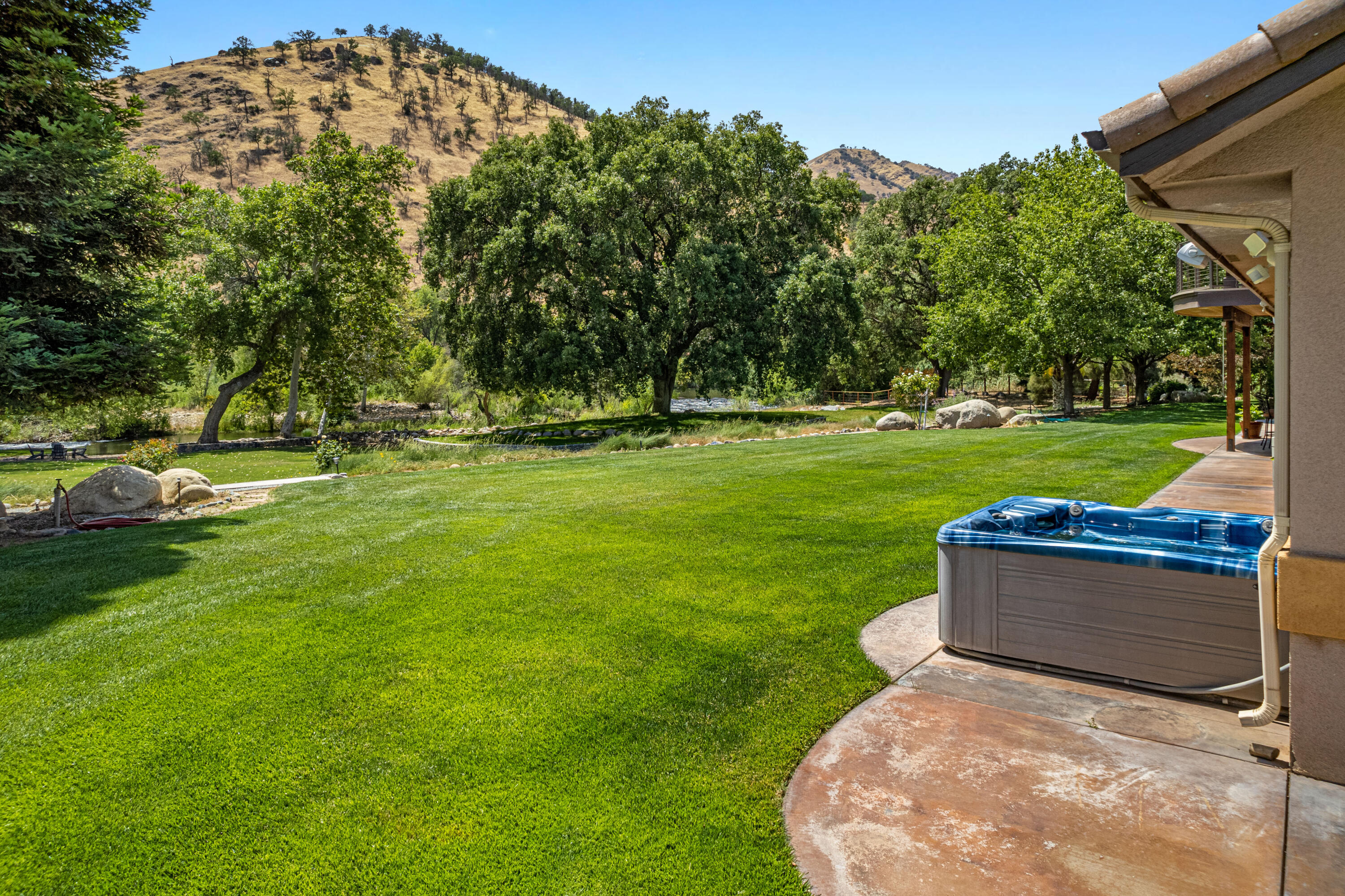 40863 Sierra Dr #D, Three Rivers, CA 93271