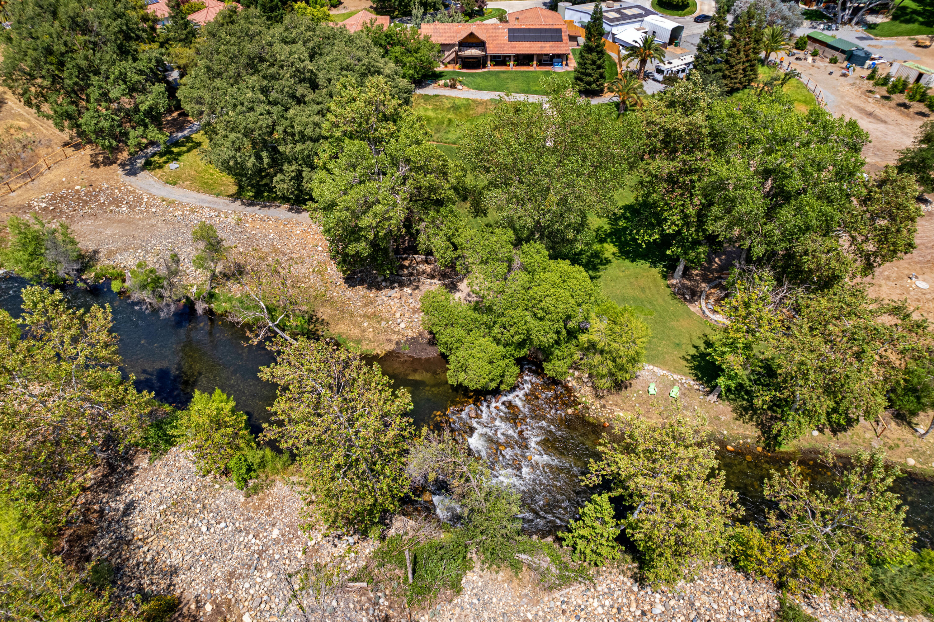 40863 Sierra Dr #D, Three Rivers, CA 93271