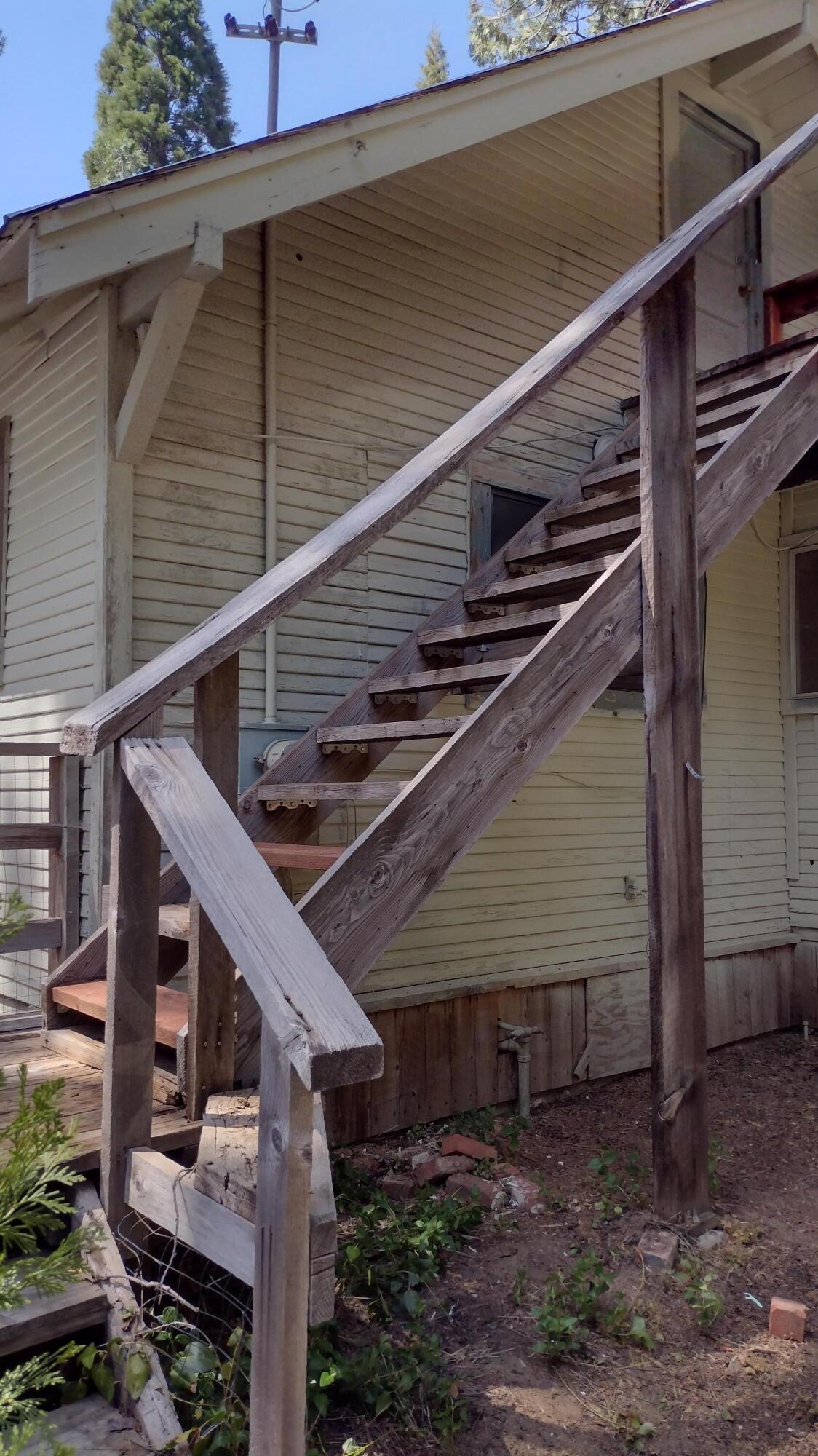 440 Trails End, Camp Nelson, CA 93265