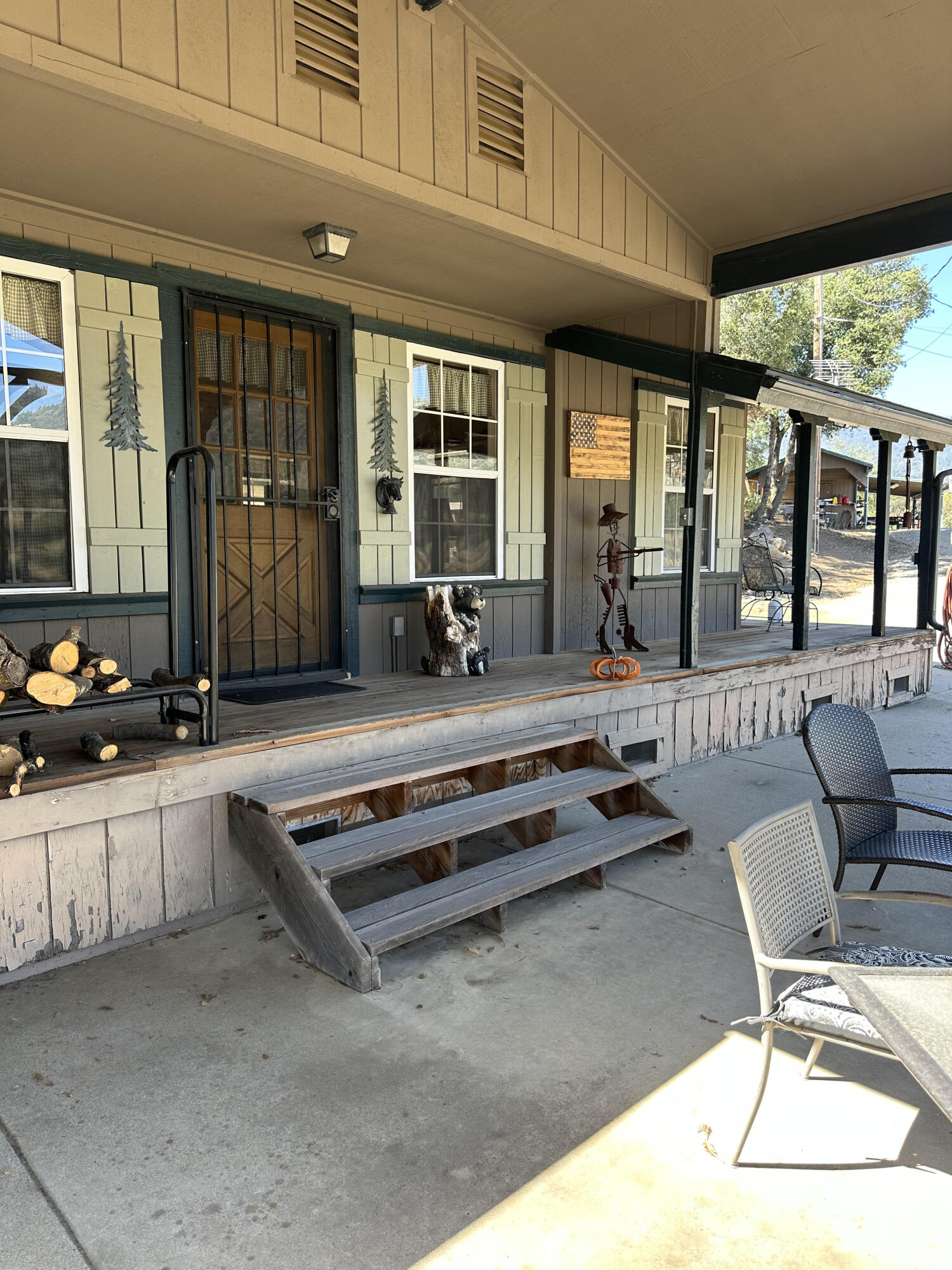 51083 Whitaker Forest Rd, Badger, CA 93603