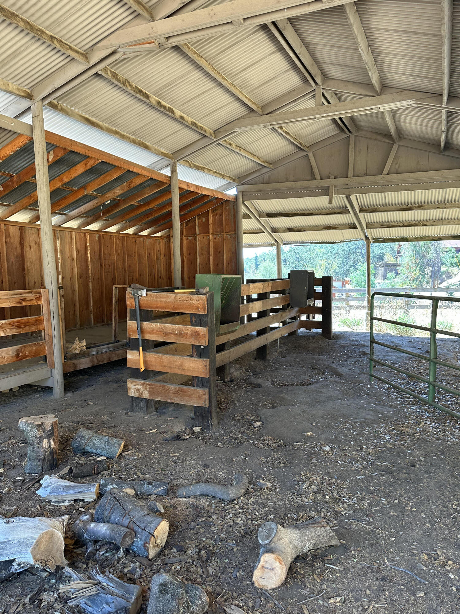 51083 Whitaker Forest Rd, Badger, CA 93603