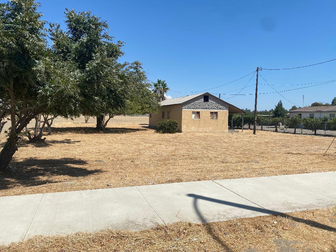 144 S NW Neeley St, Visalia, CA 93291