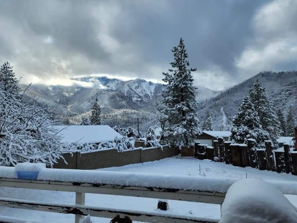 305 John Lewis Dr, Springville, CA 93265