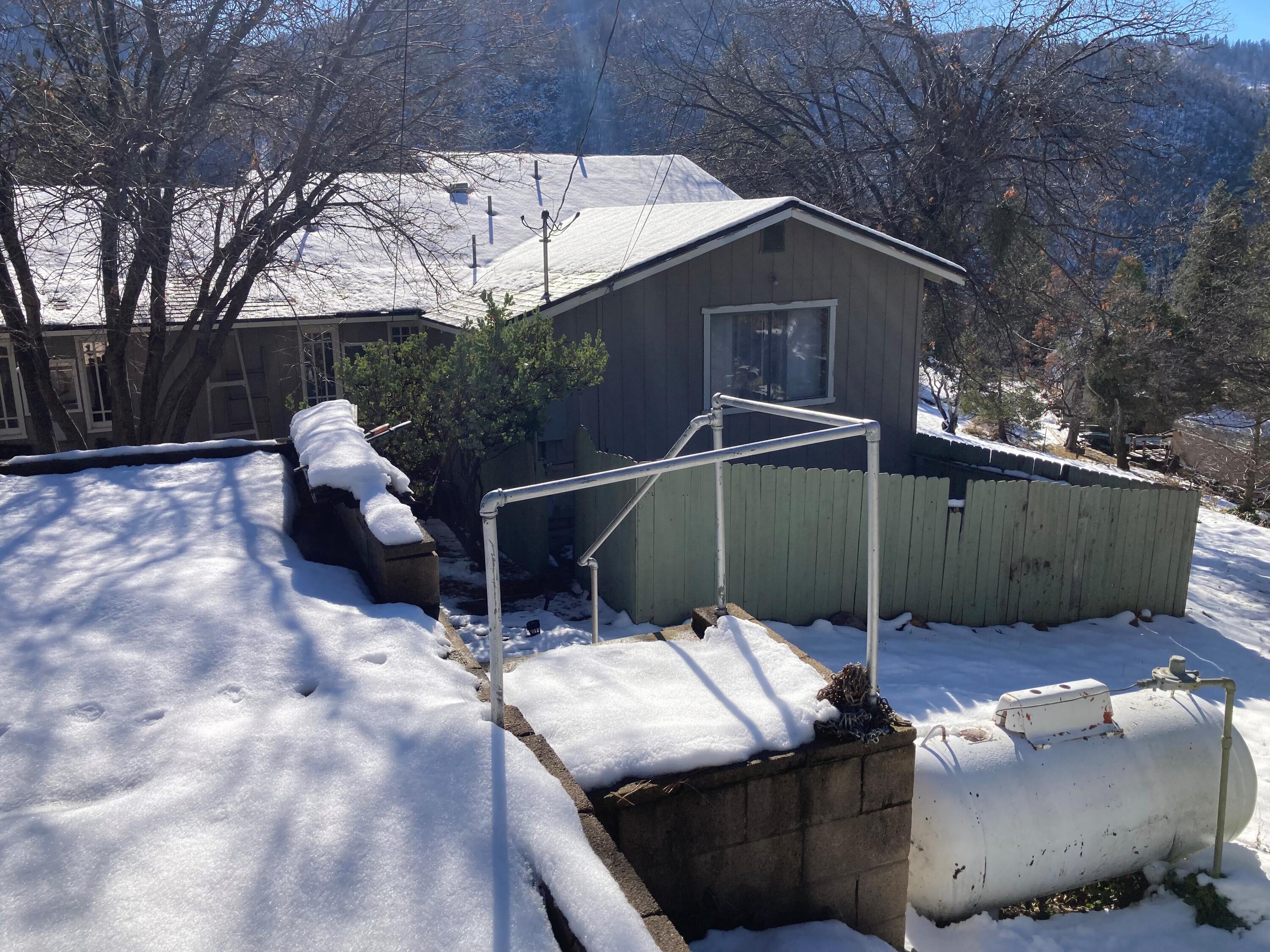 305 John Lewis Dr, Springville, CA 93265