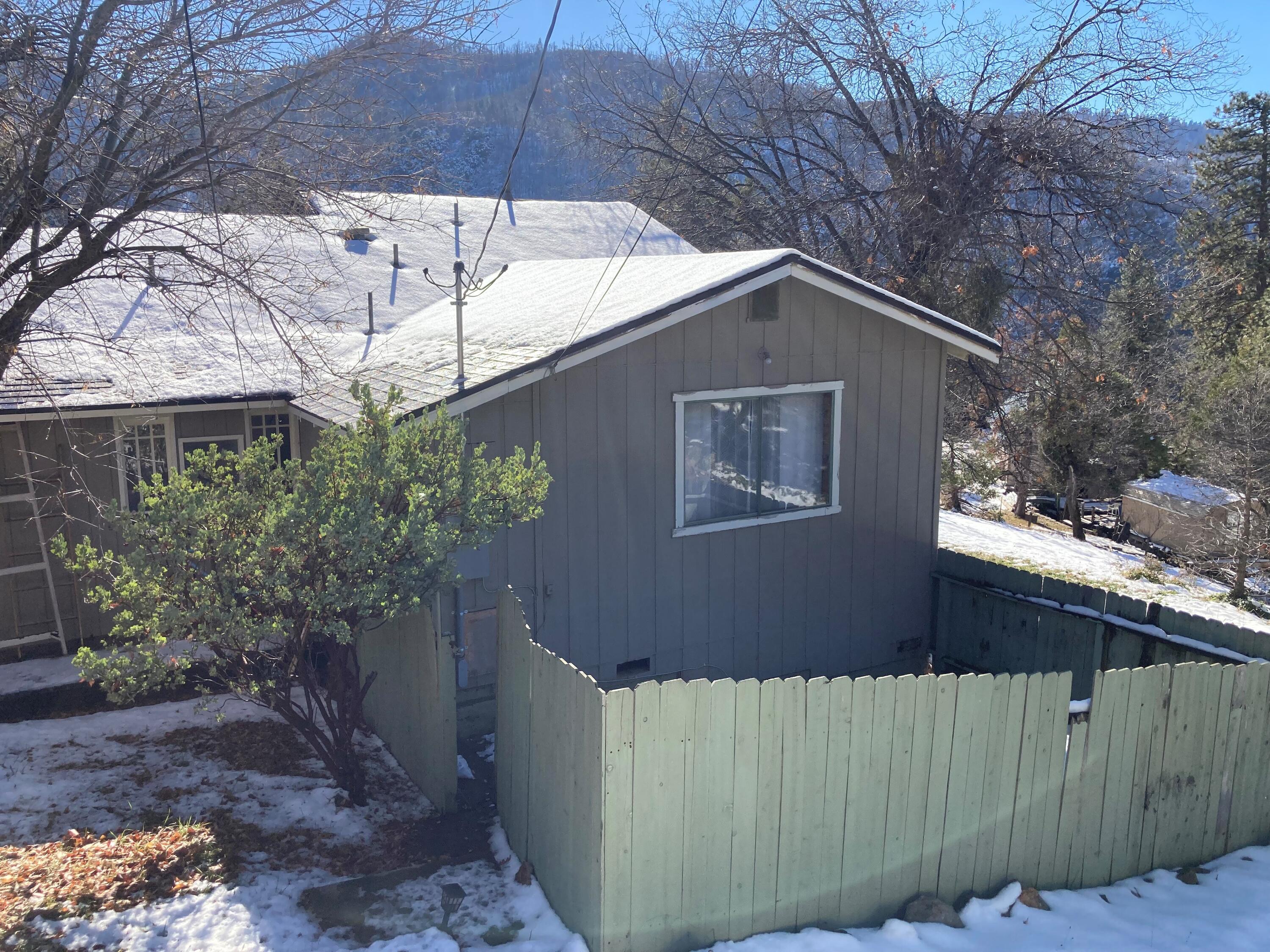 305 John Lewis Dr, Springville, CA 93265