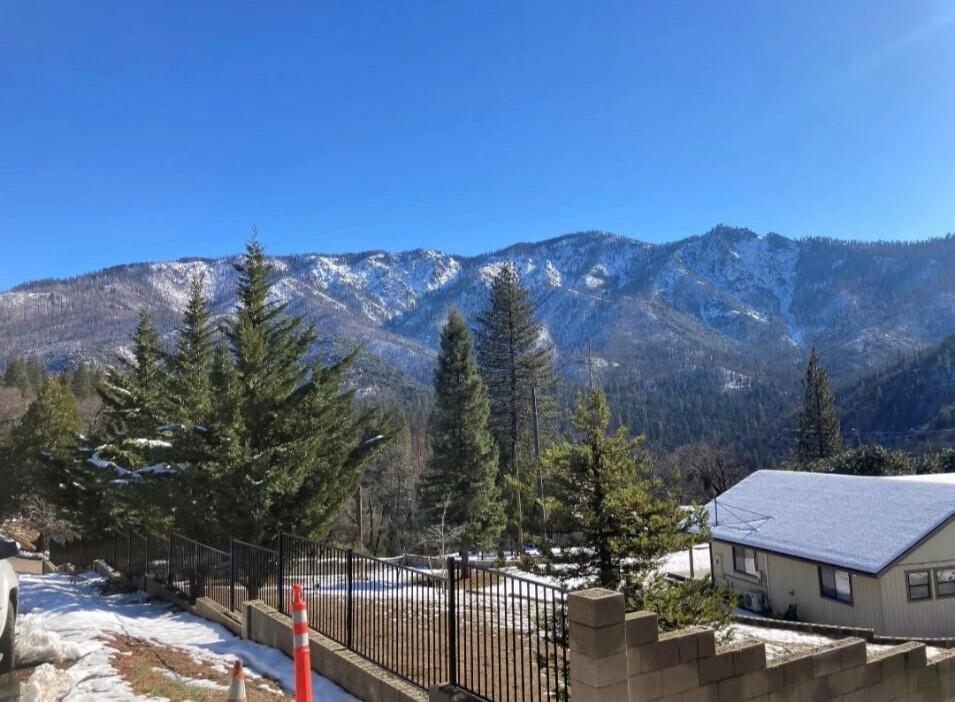 305 John Lewis Dr, Springville, CA 93265