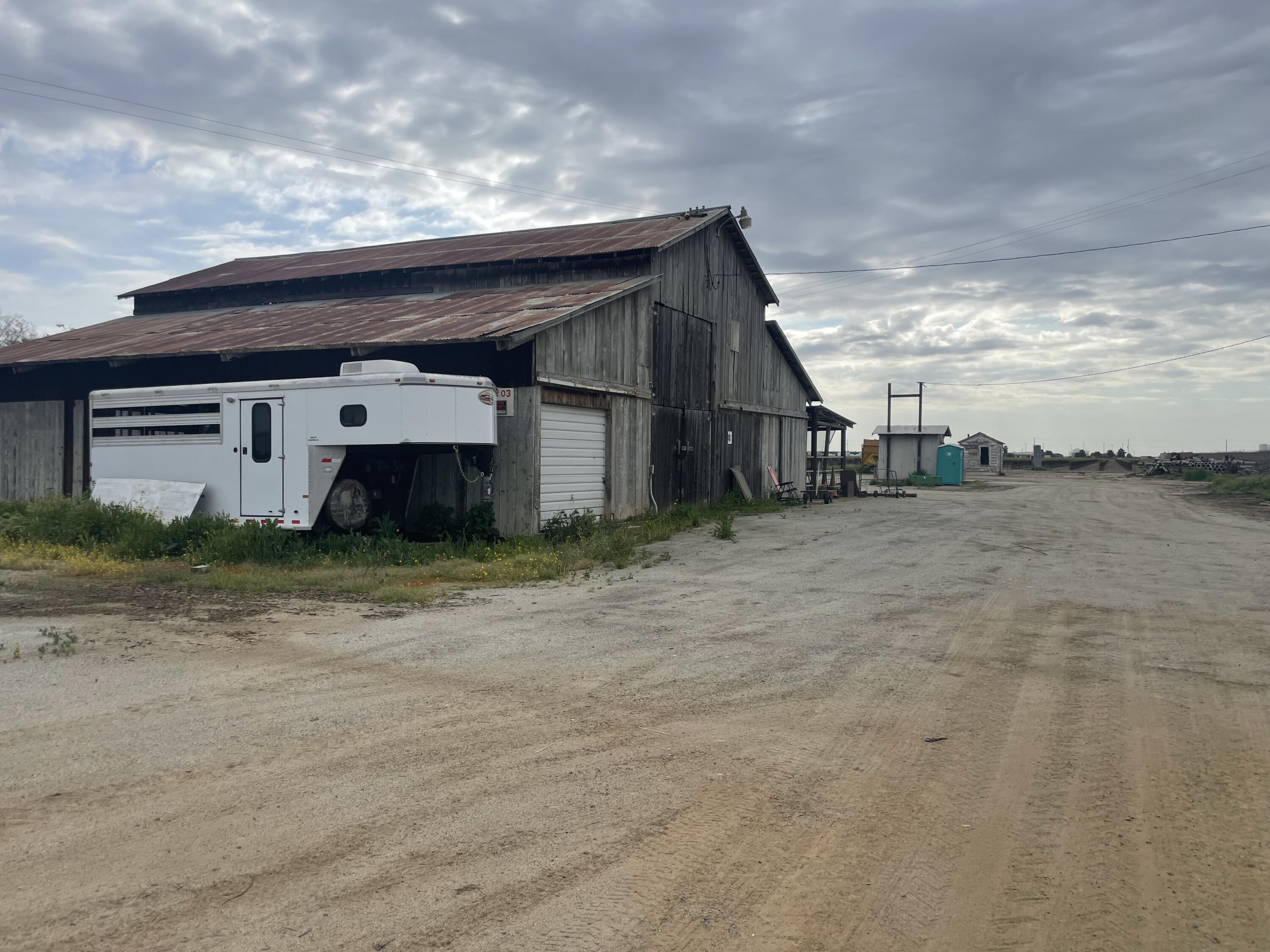 25401 S Spruce Ave, Lindsay, CA 93247