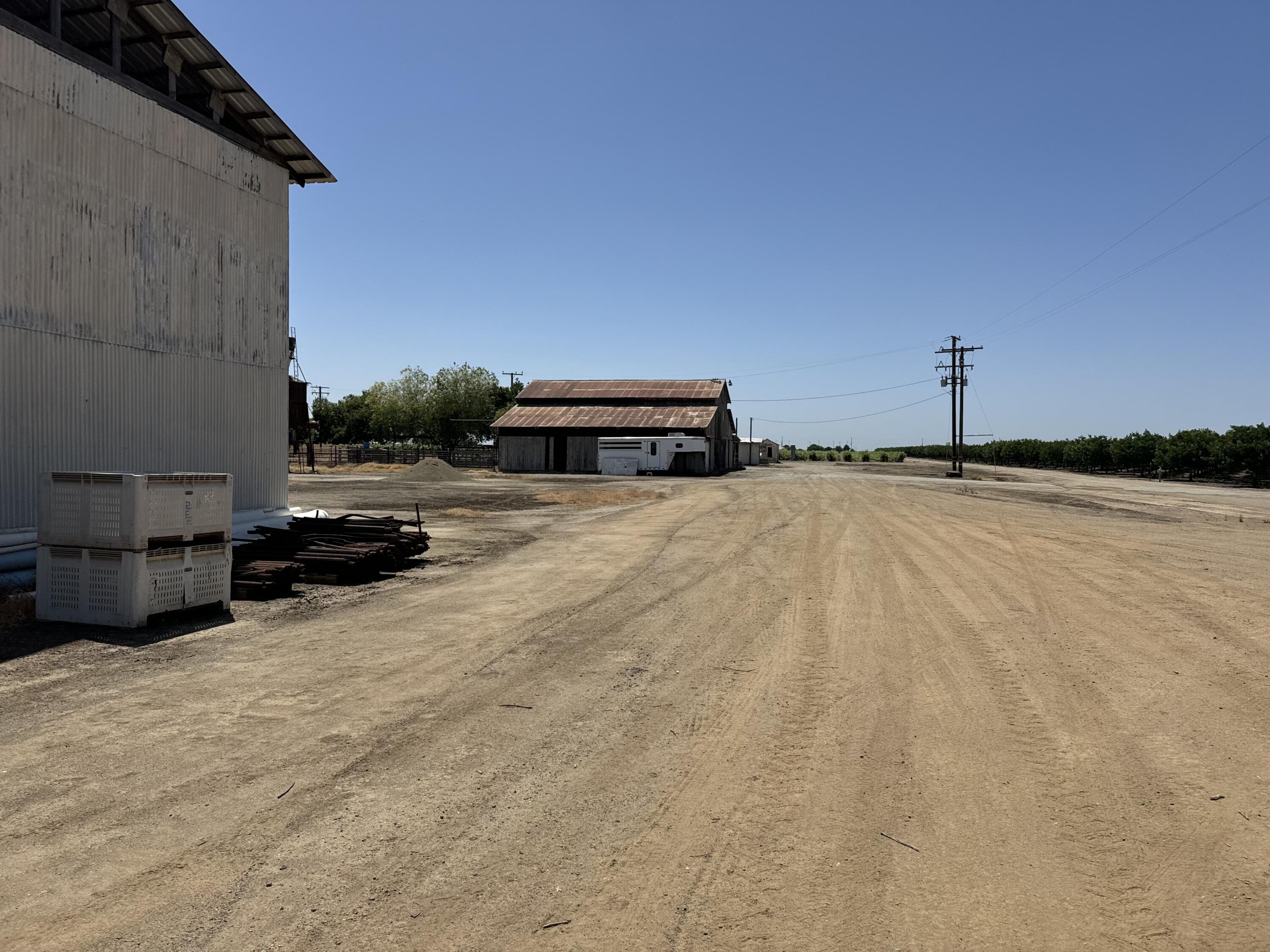 25401 S Spruce Ave, Lindsay, CA 93247