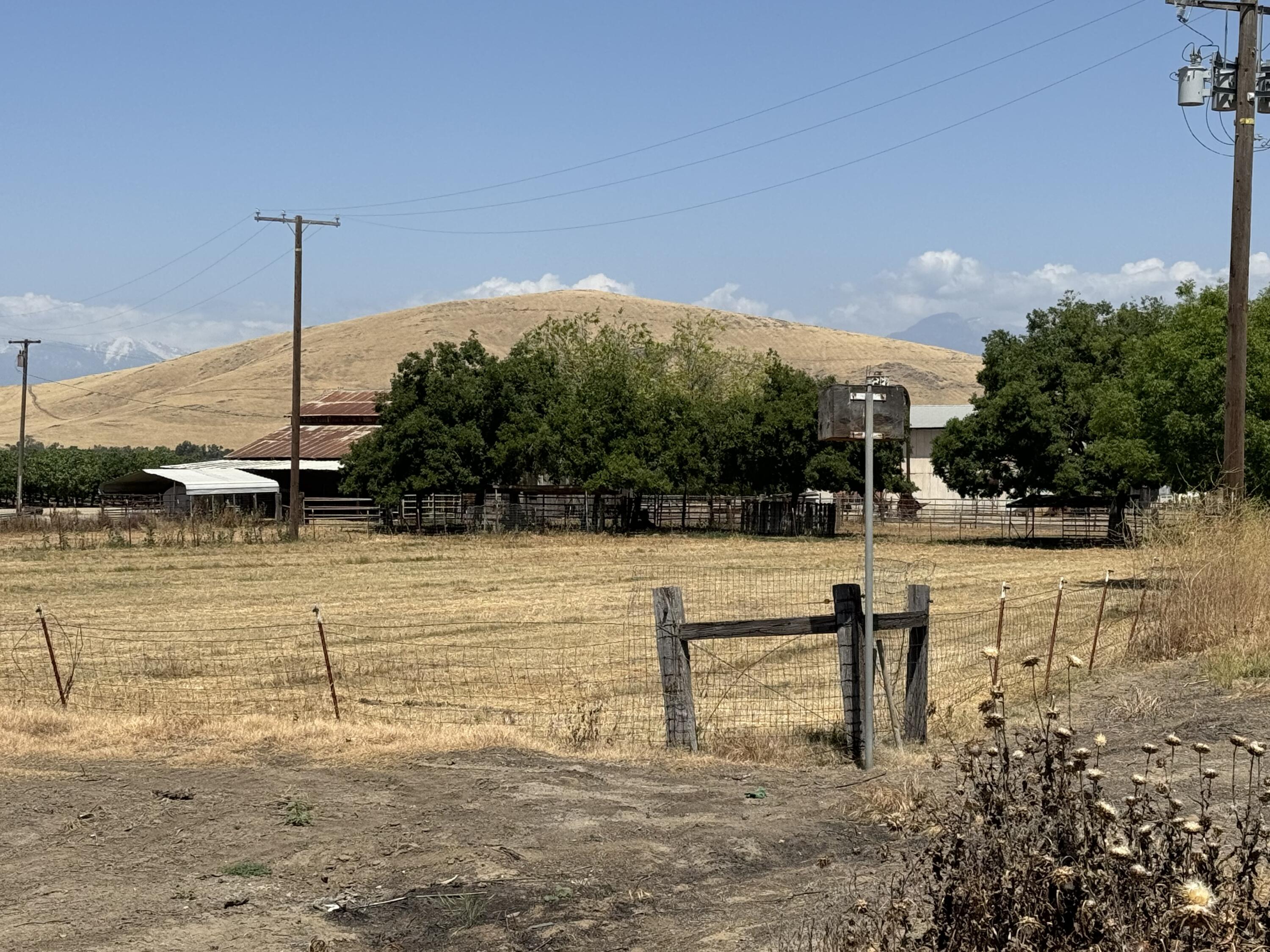 25401 S Spruce Ave, Lindsay, CA 93247