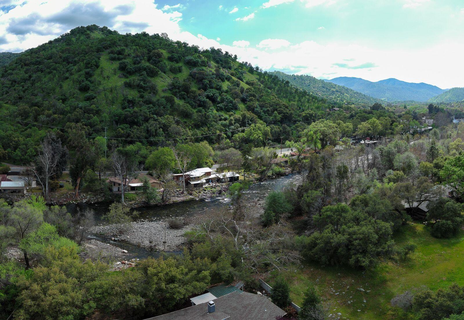42440 Kaweah River Dr, Three Rivers, CA 93271