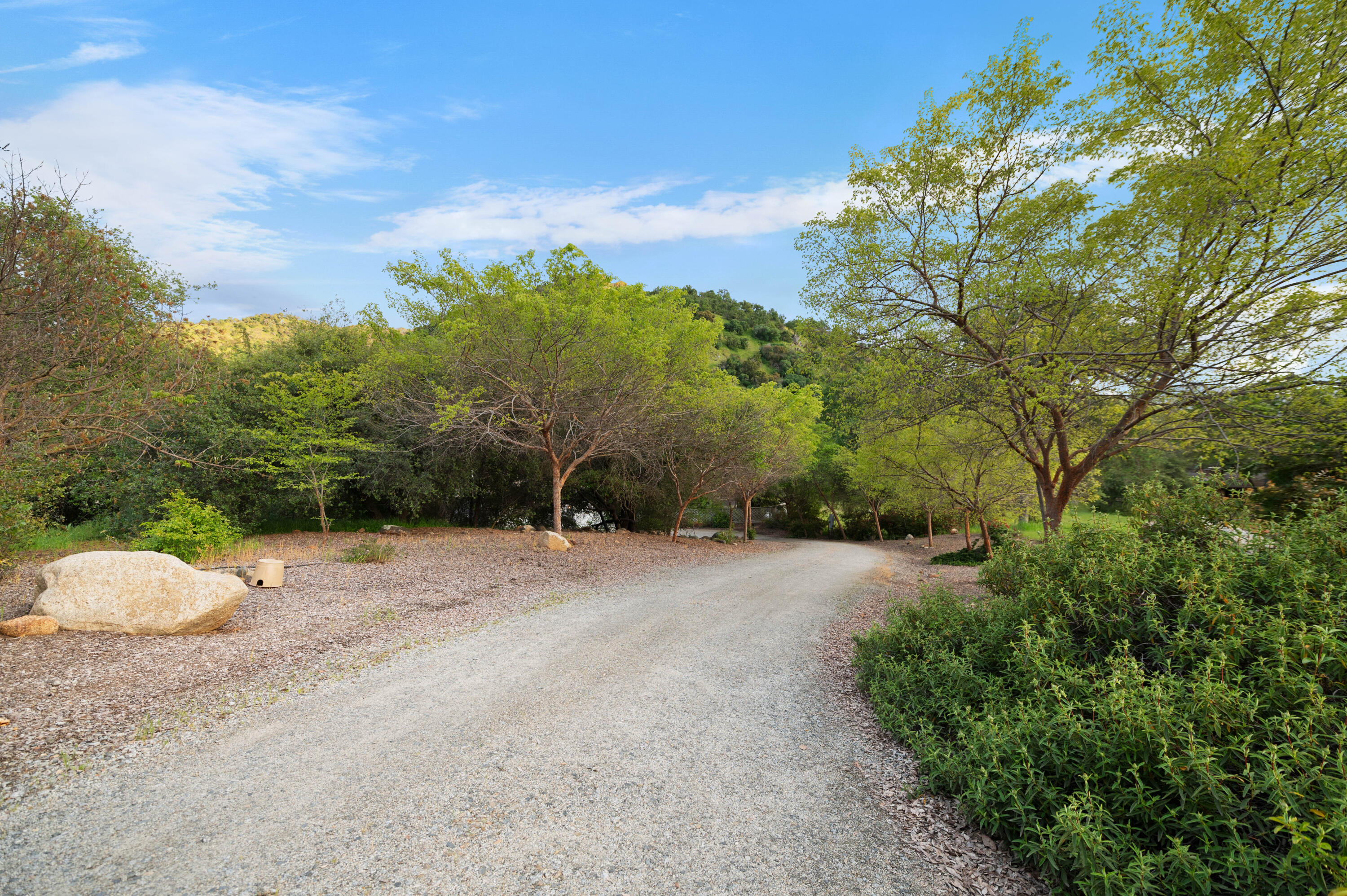 42440 Kaweah River Dr, Three Rivers, CA 93271