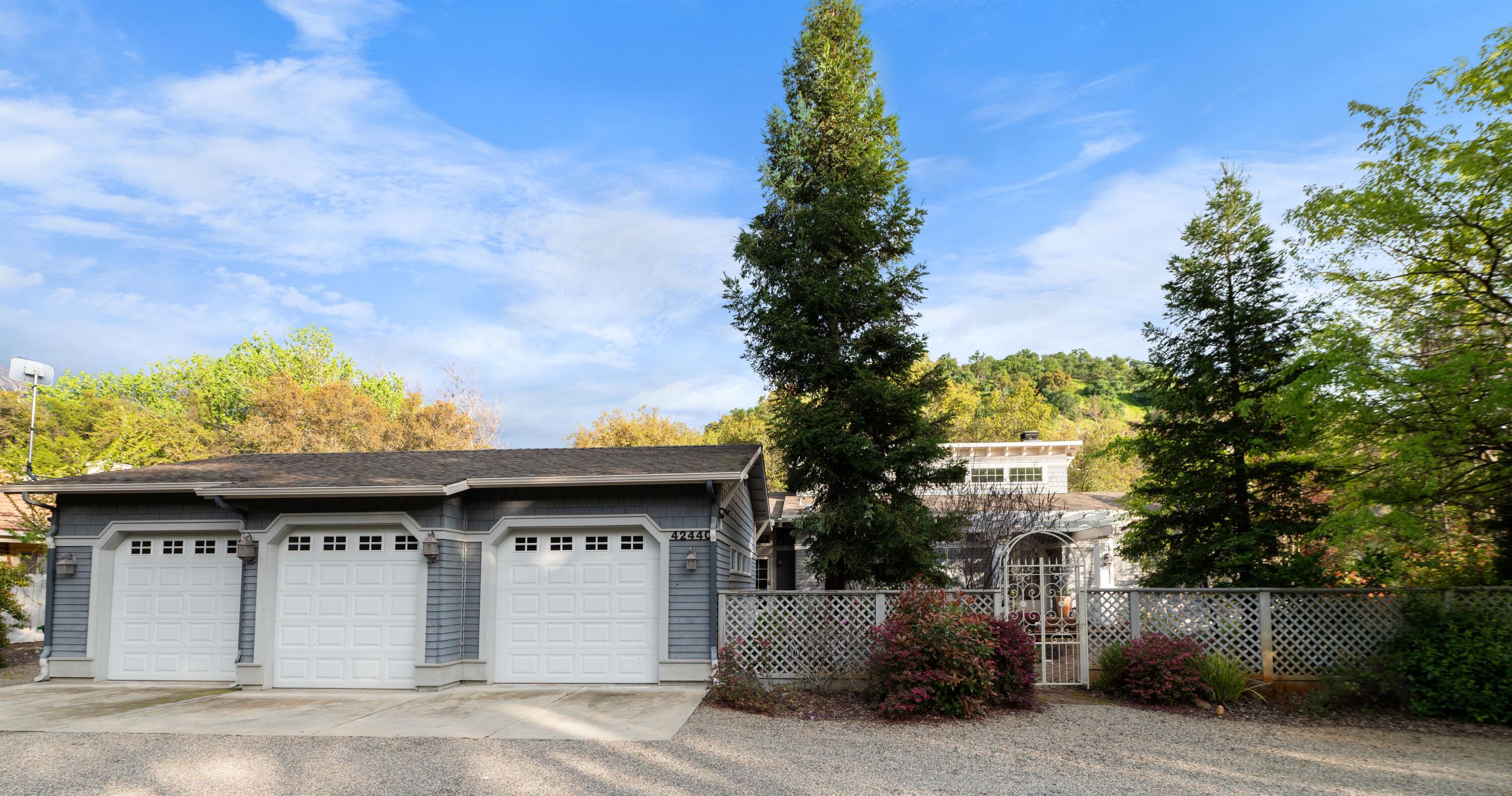 42440 Kaweah River Dr, Three Rivers, CA 93271