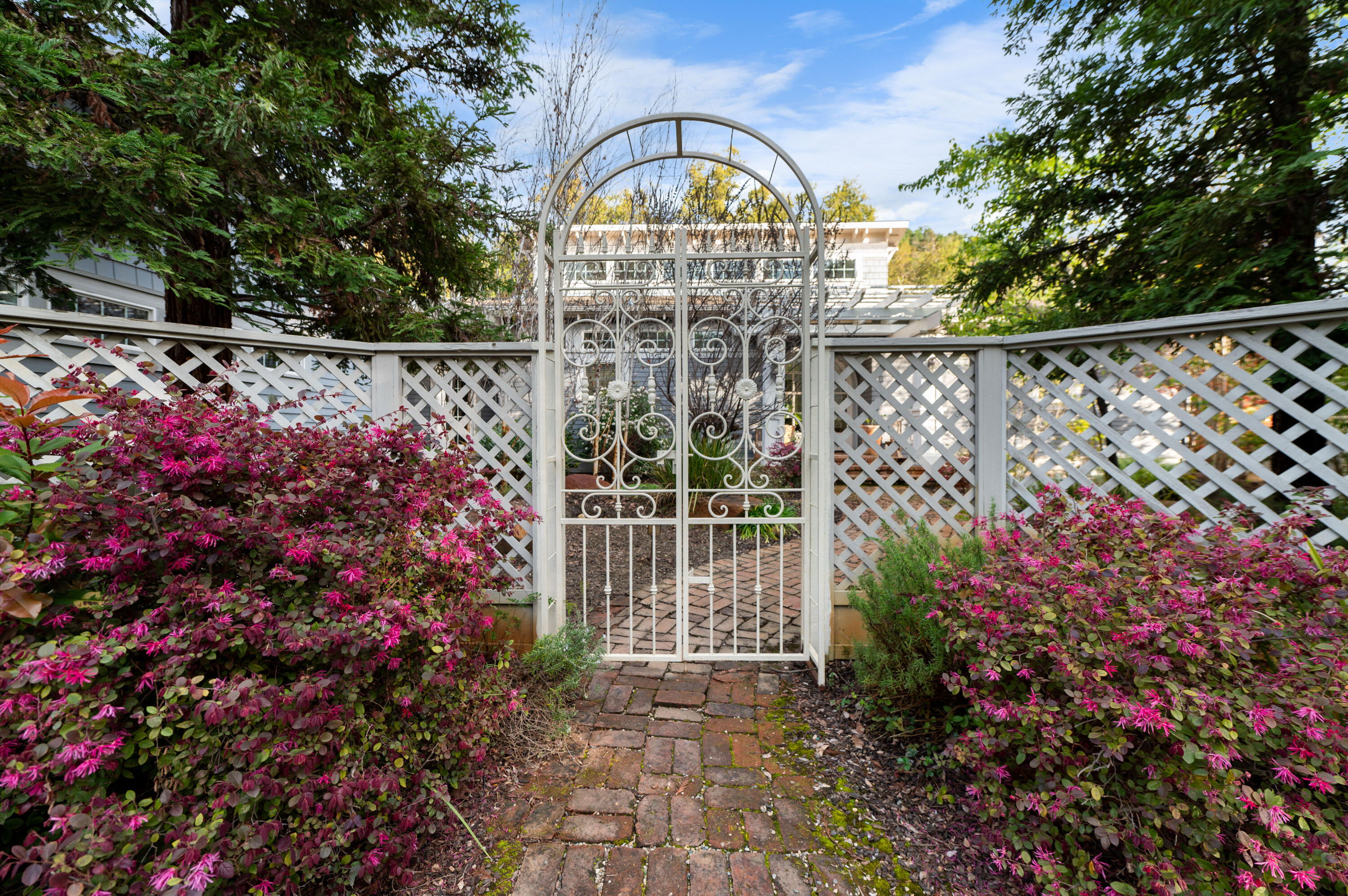 42440 Kaweah River Dr, Three Rivers, CA 93271