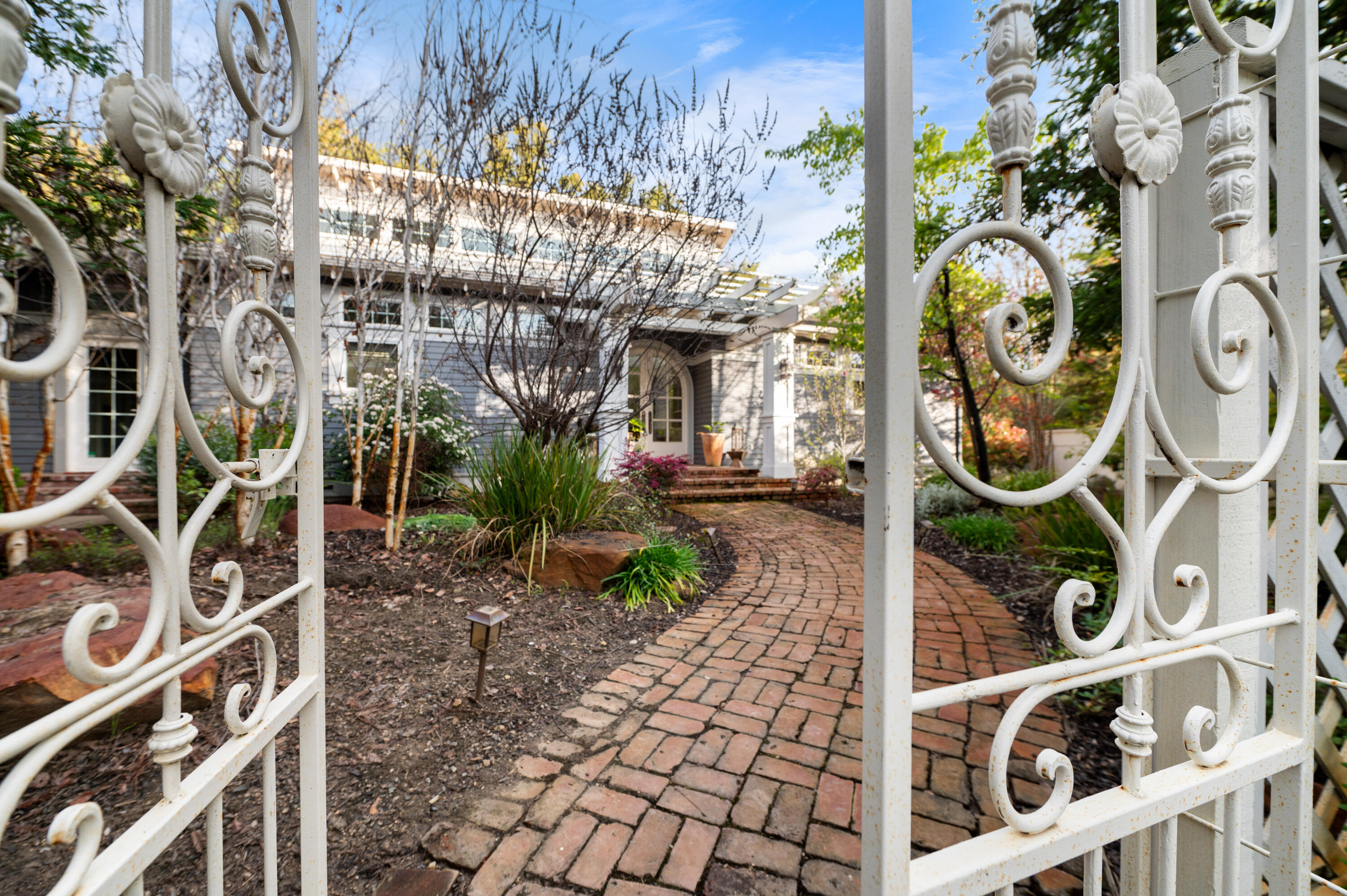 42440 Kaweah River Dr, Three Rivers, CA 93271