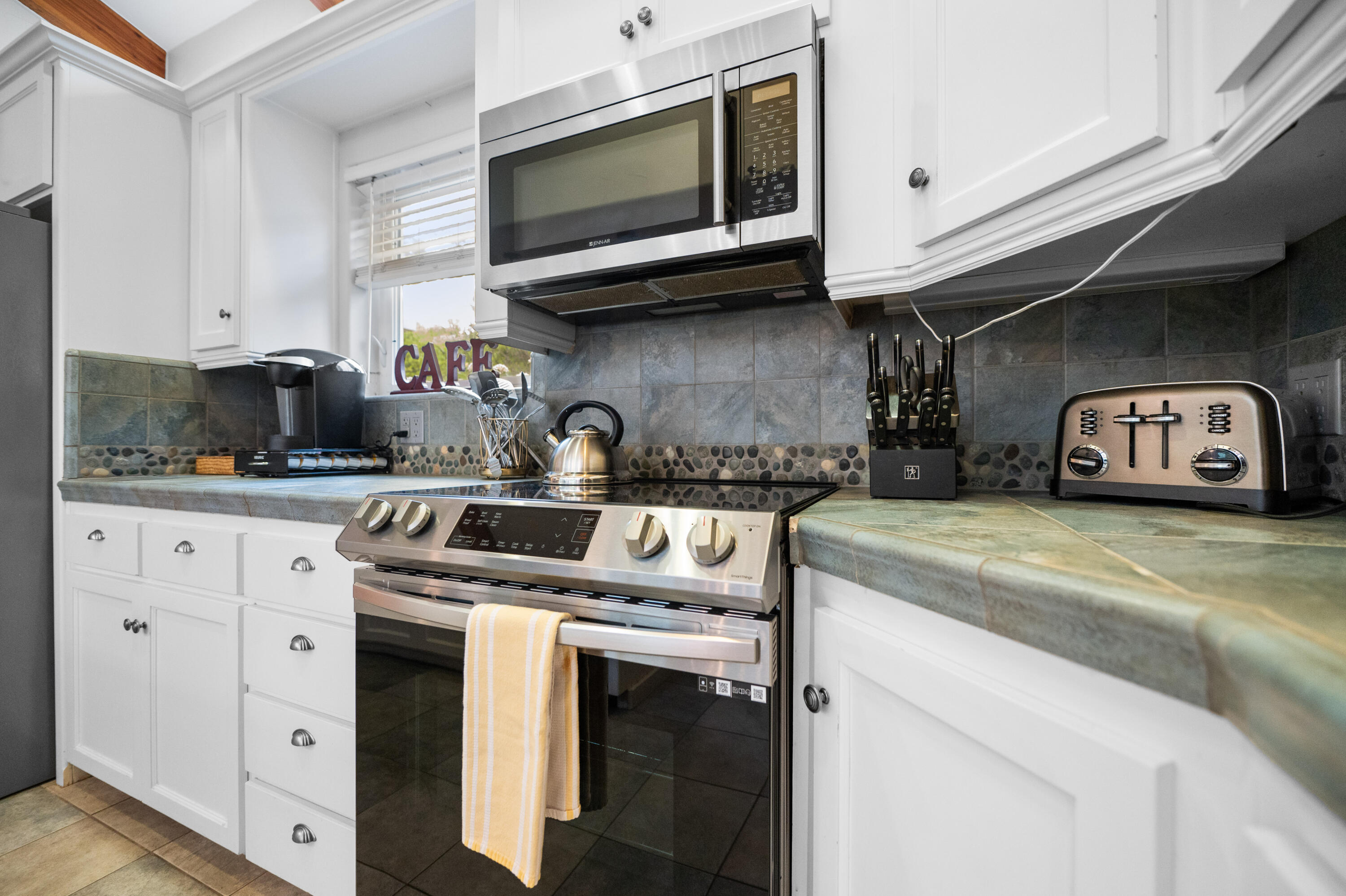 42440 Kaweah River Dr, Three Rivers, CA 93271