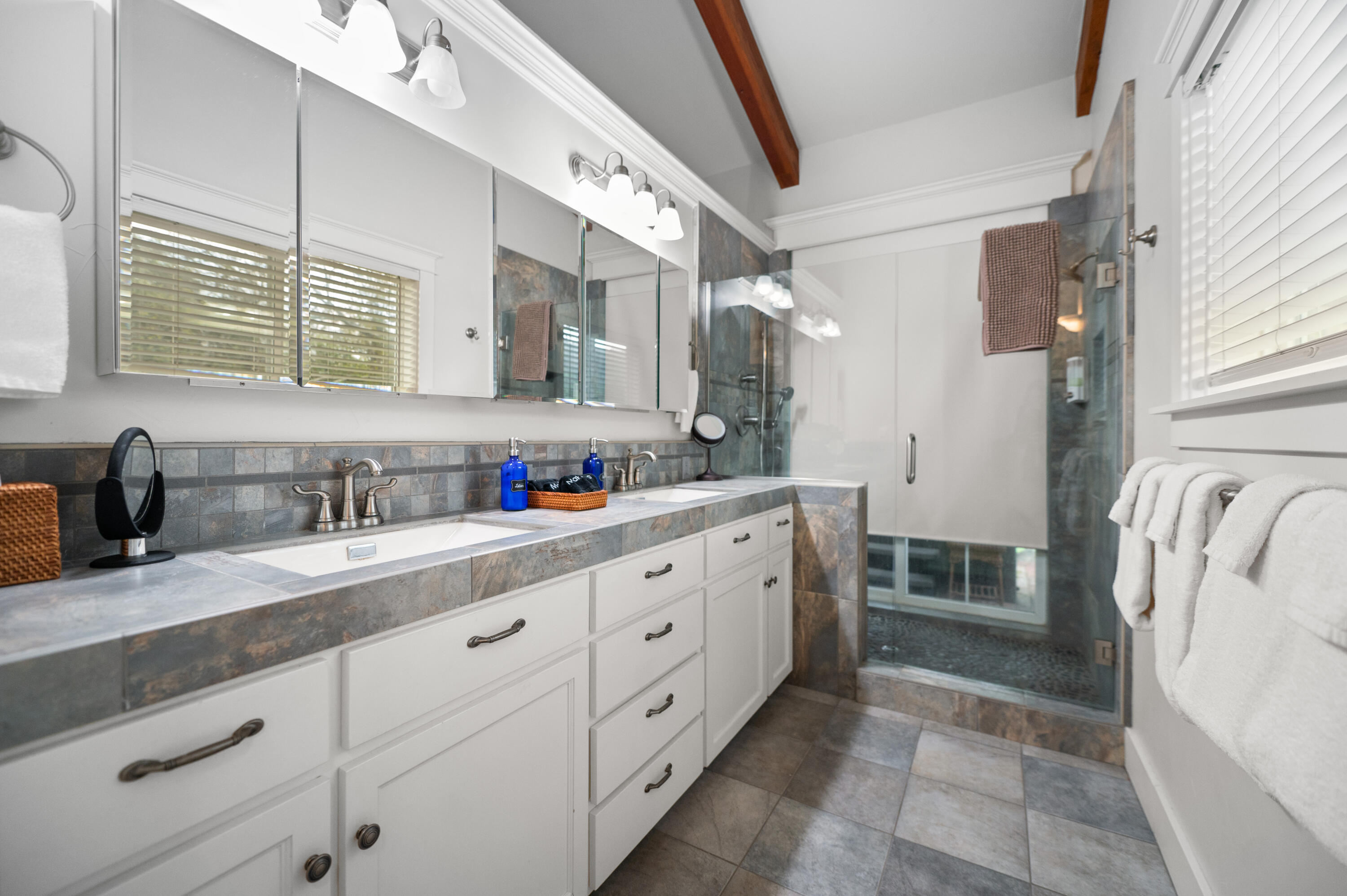 42440 Kaweah River Dr, Three Rivers, CA 93271